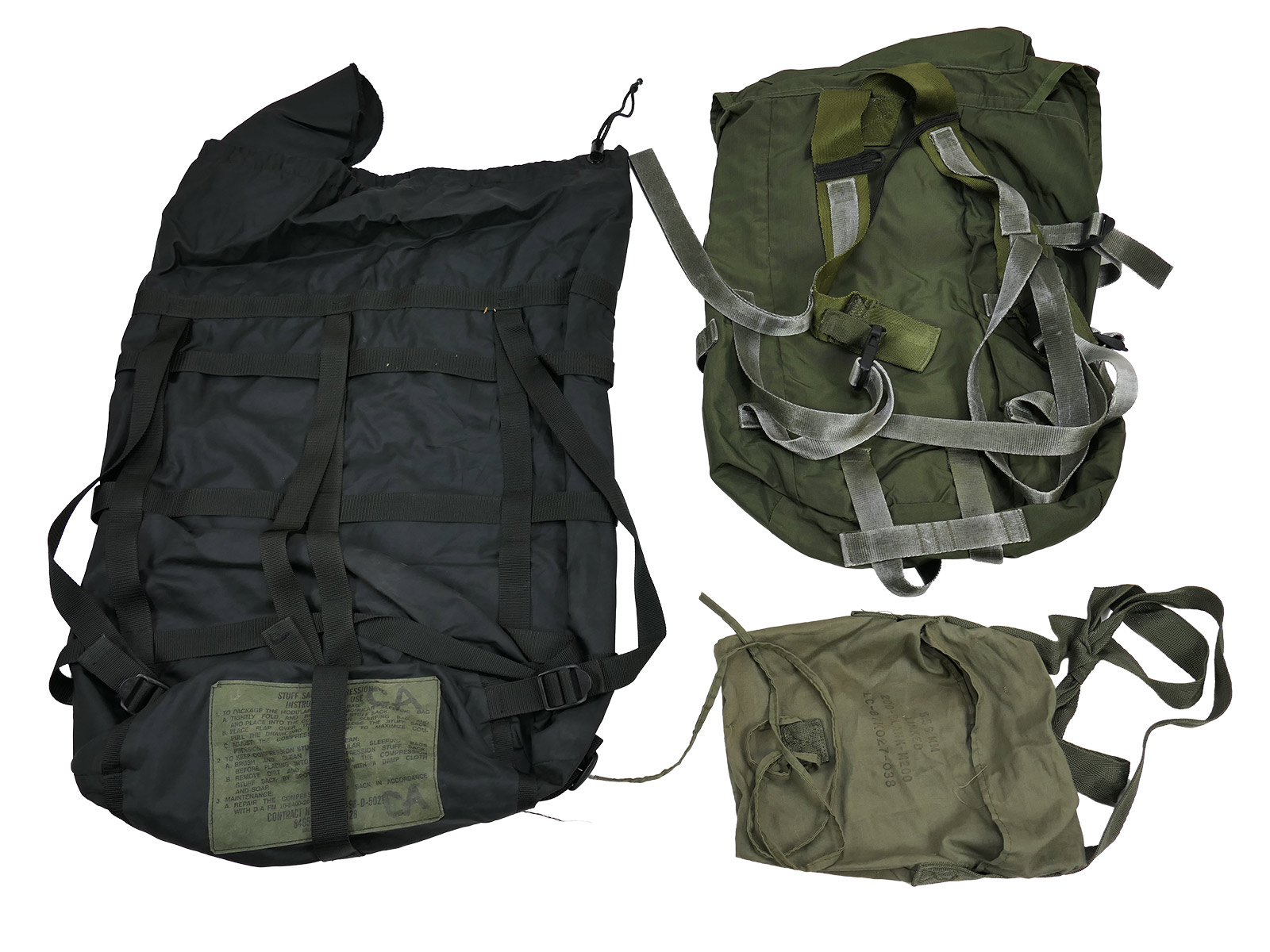 Flea market box, 15kg: Miliaria military assortment – US Army bags, spare parts, clothing, equipment, caps – VIEW