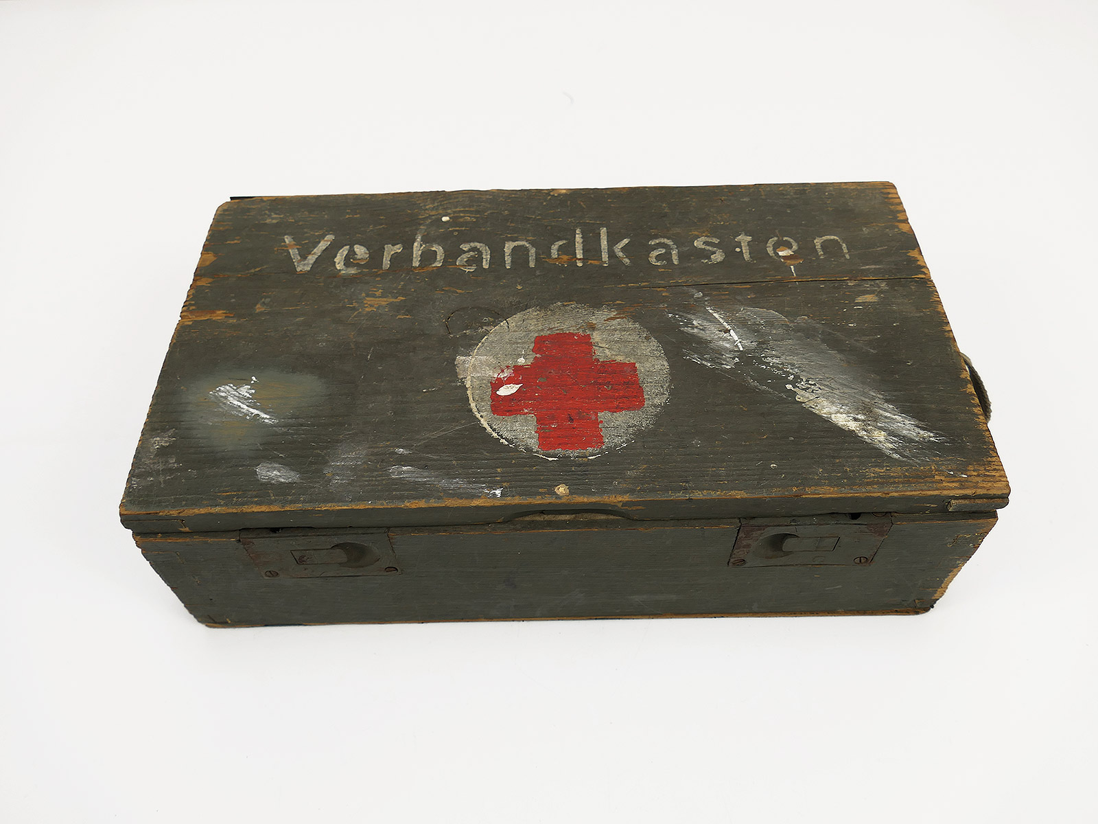 Wehrmacht Red Cross first aid kit First aid kit made of wood with repair