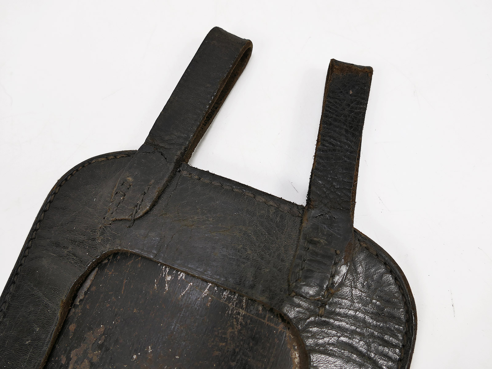 Antique infantry spade with hallmark, in a leather pouch / spade pouch – COLLECTION
