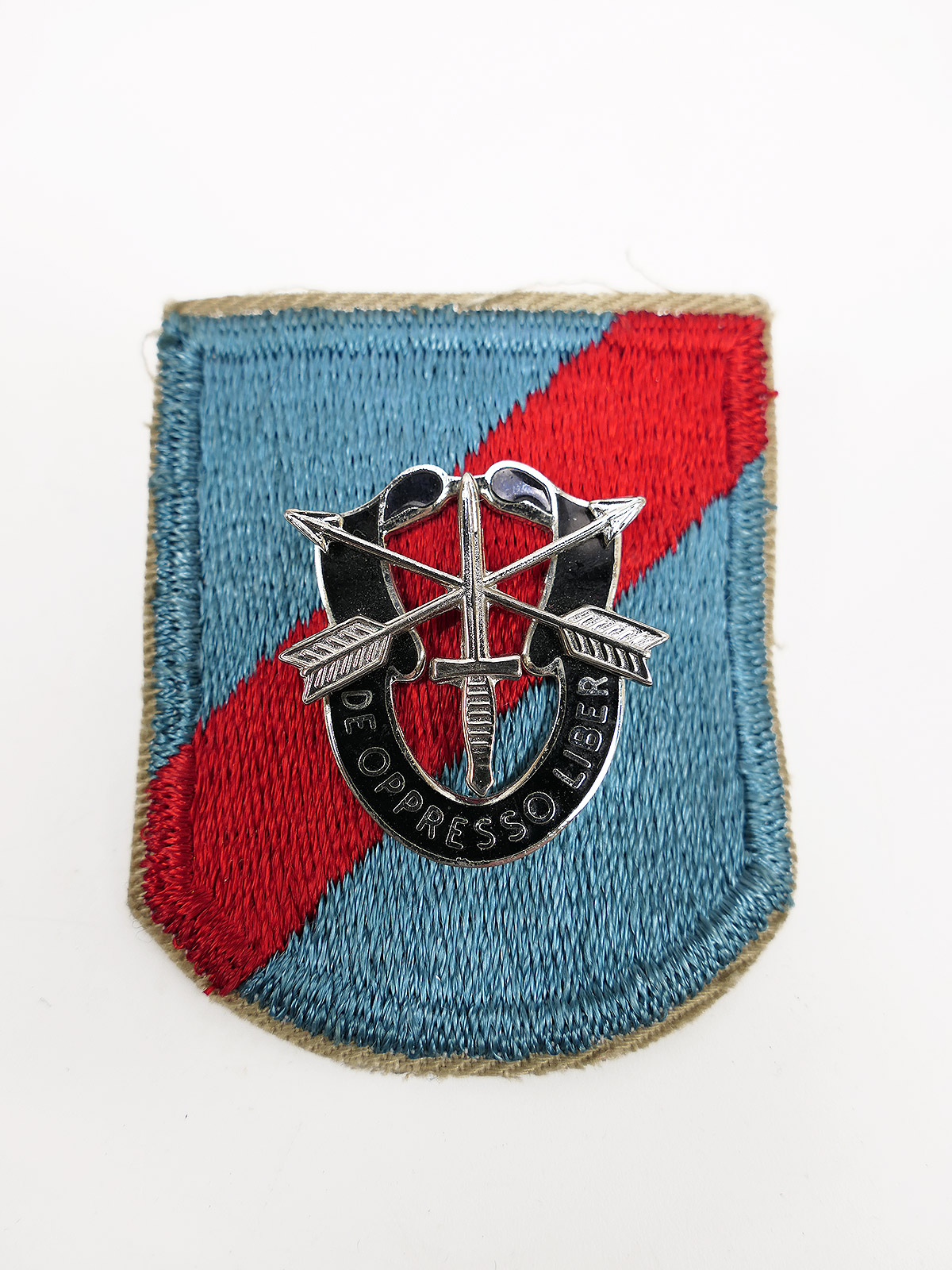 US Army Beret Badge 20th Special Forces SFG (Airborne) Beret Badge Cut Edge