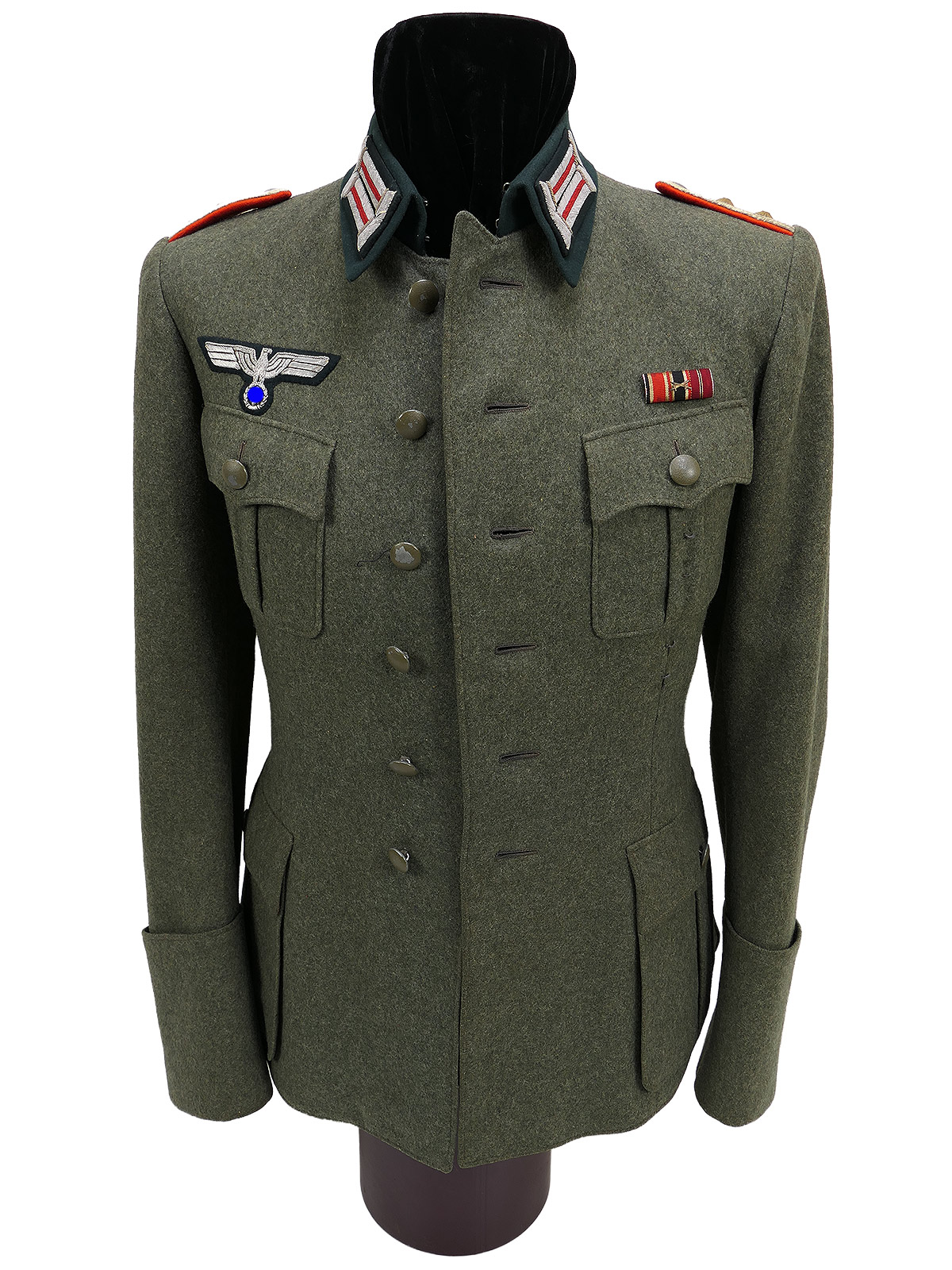 Original Wehrmacht Officer’s Field Jacket M36, Captain, Artillery, complete with breeches – COLLECTION