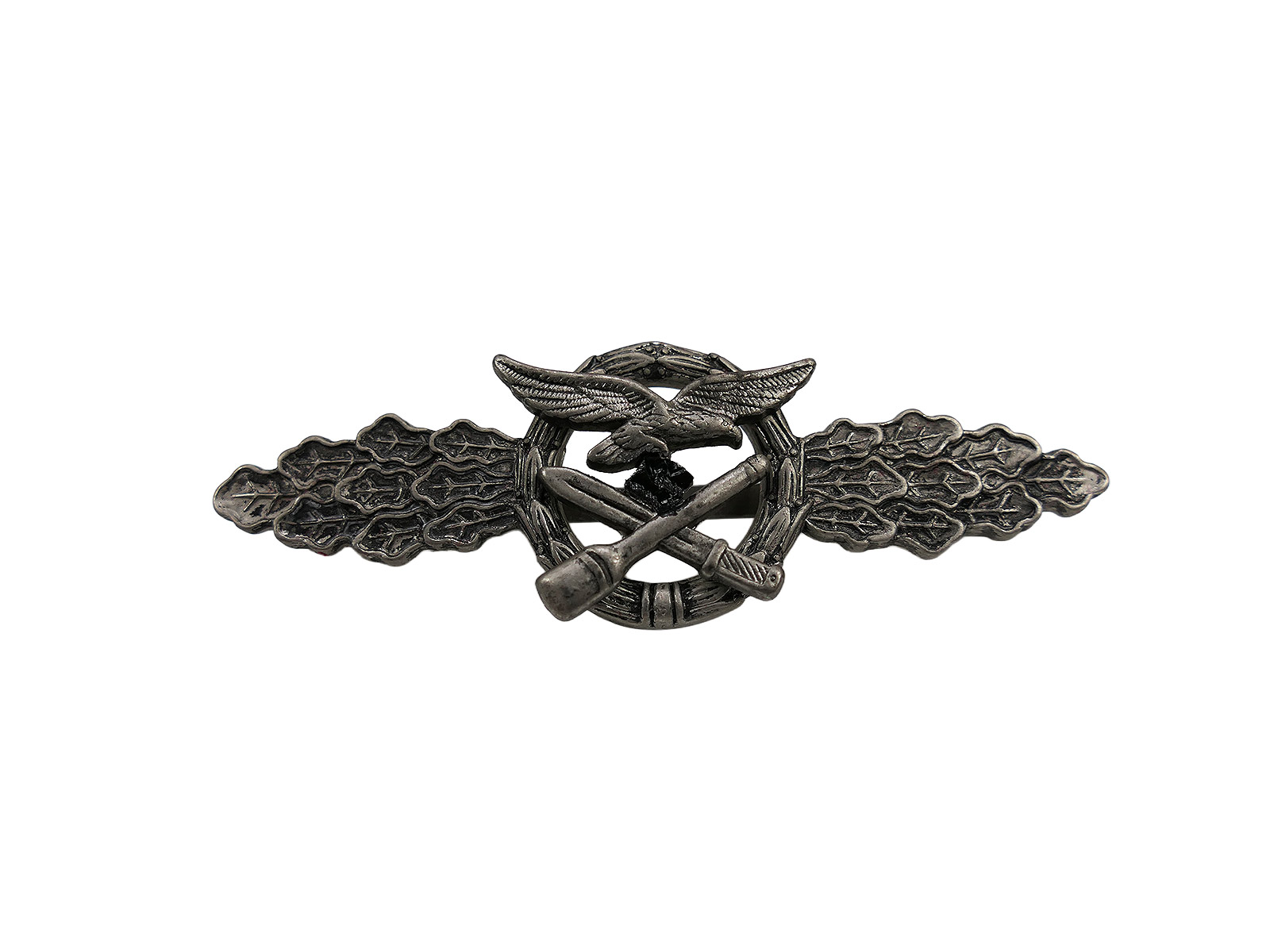 Luftwaffe close combat clasp denazified badge