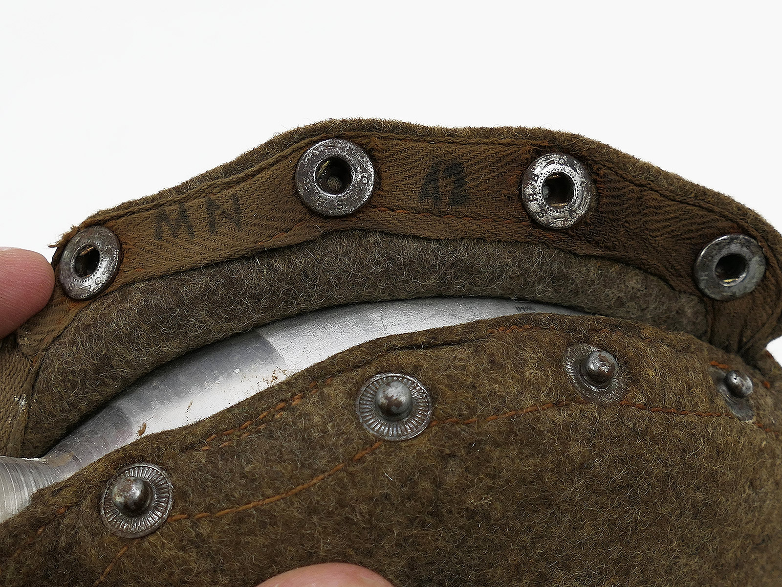 Wehrmacht MN42 canteen with steel cup – TOP COLLECTION, BATTLE-WORN
