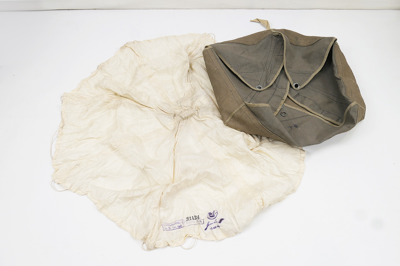 Original Wehrmacht parachute bag with small automatic parachute JU88 Bomber