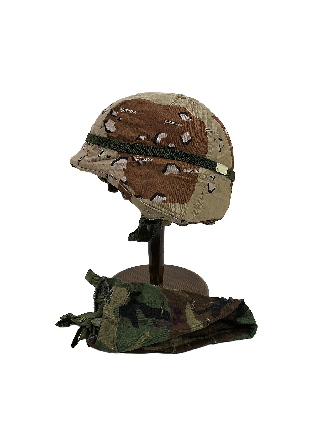 #76 US Nato combat helmet Combat Helmet size Medium with US Desert + Woodland helmet cover 