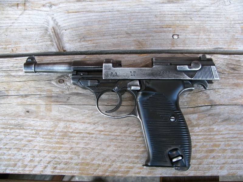 Pistol P38 antique deco model movie weapon