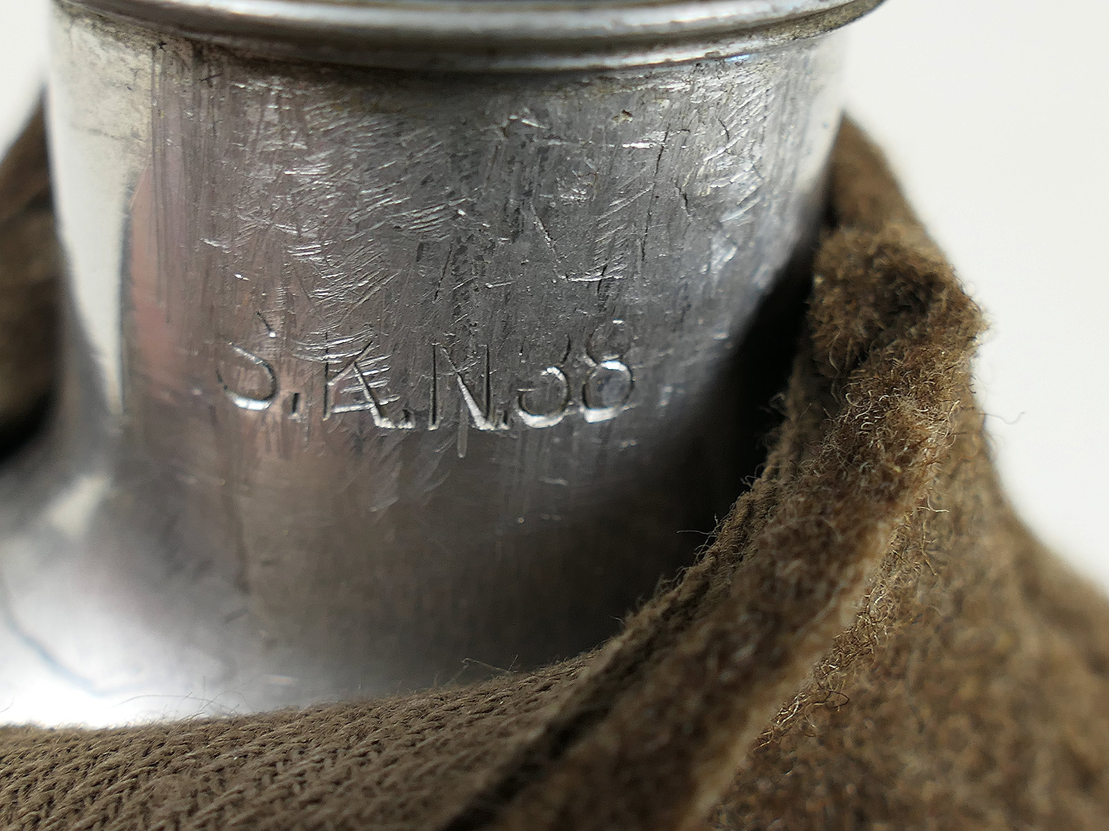 Wehrmacht SKN39 canteen with aluminium cup – COLLECTION BATTLE WORN
