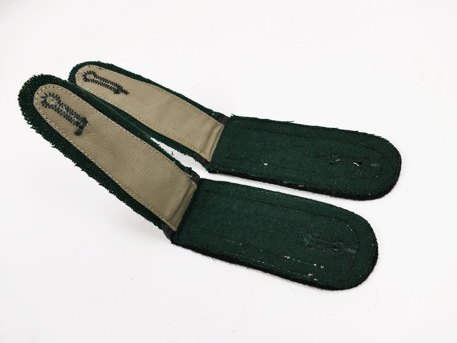 Wehrmacht M36 epaulettes for sergeants in the Engineer Corps, for the M1936 field tunic
