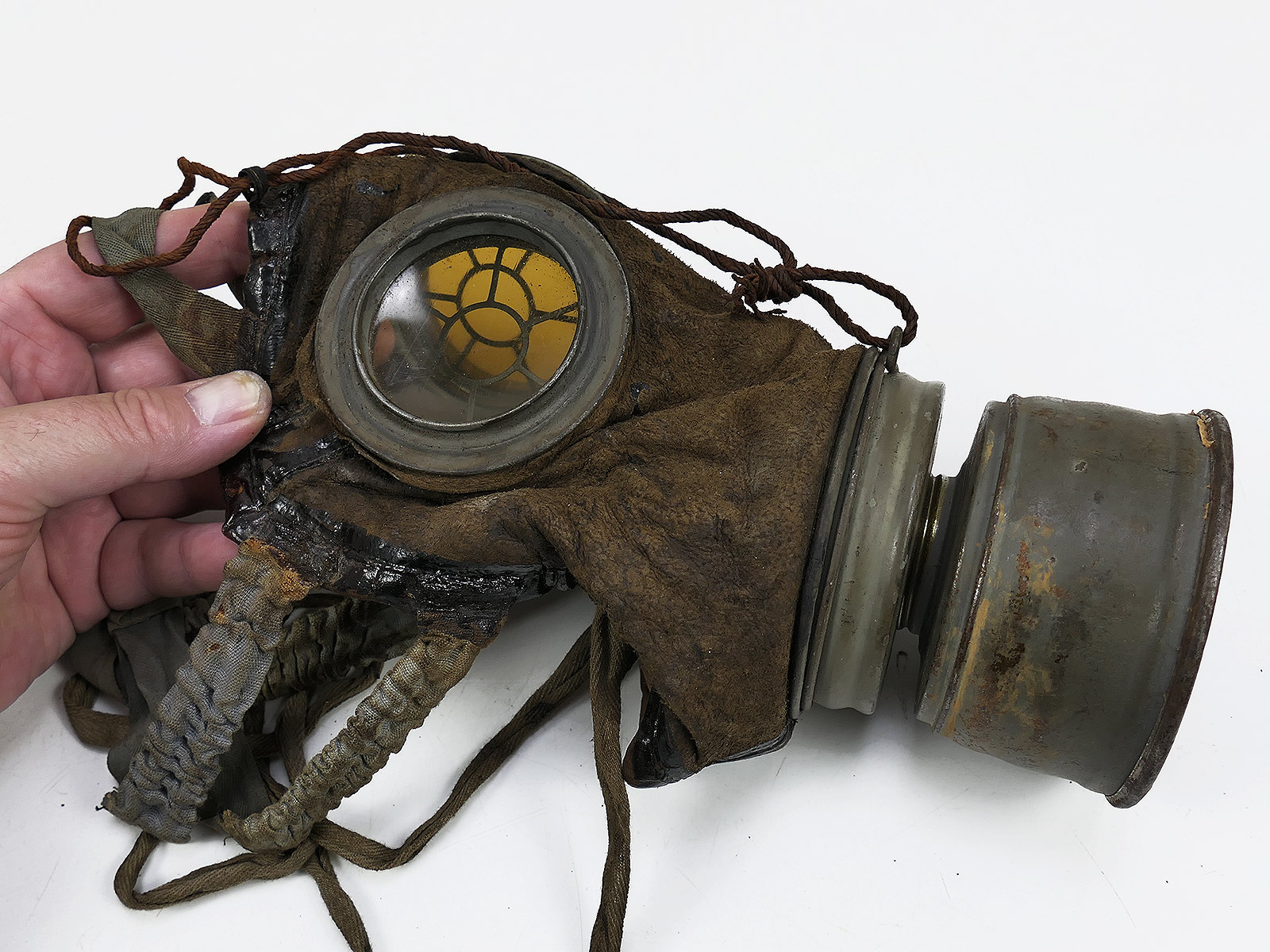 WK1 Original Leather Gas Mask M17 + Filter in Original Carry Case – COLLECTION BATTLE WORN