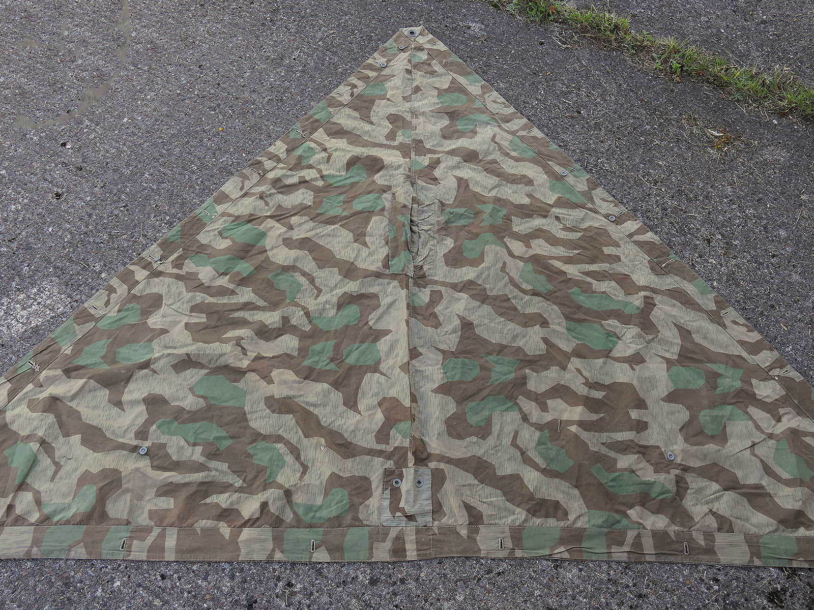 Original Wehrmacht M31 tent canvas, splinter camouflage, camouflage tent fabric, manufacturer’s mark: BATTLE WORN