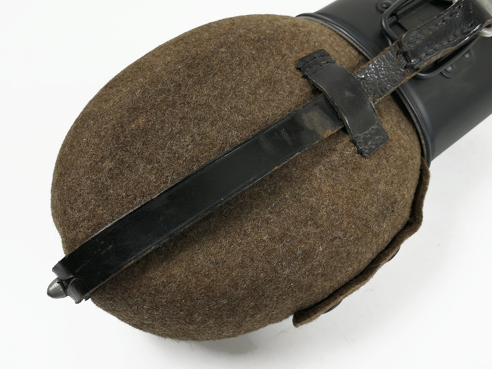 Wehrmacht SKN39 canteen with aluminium cup – COLLECTION BATTLE WORN