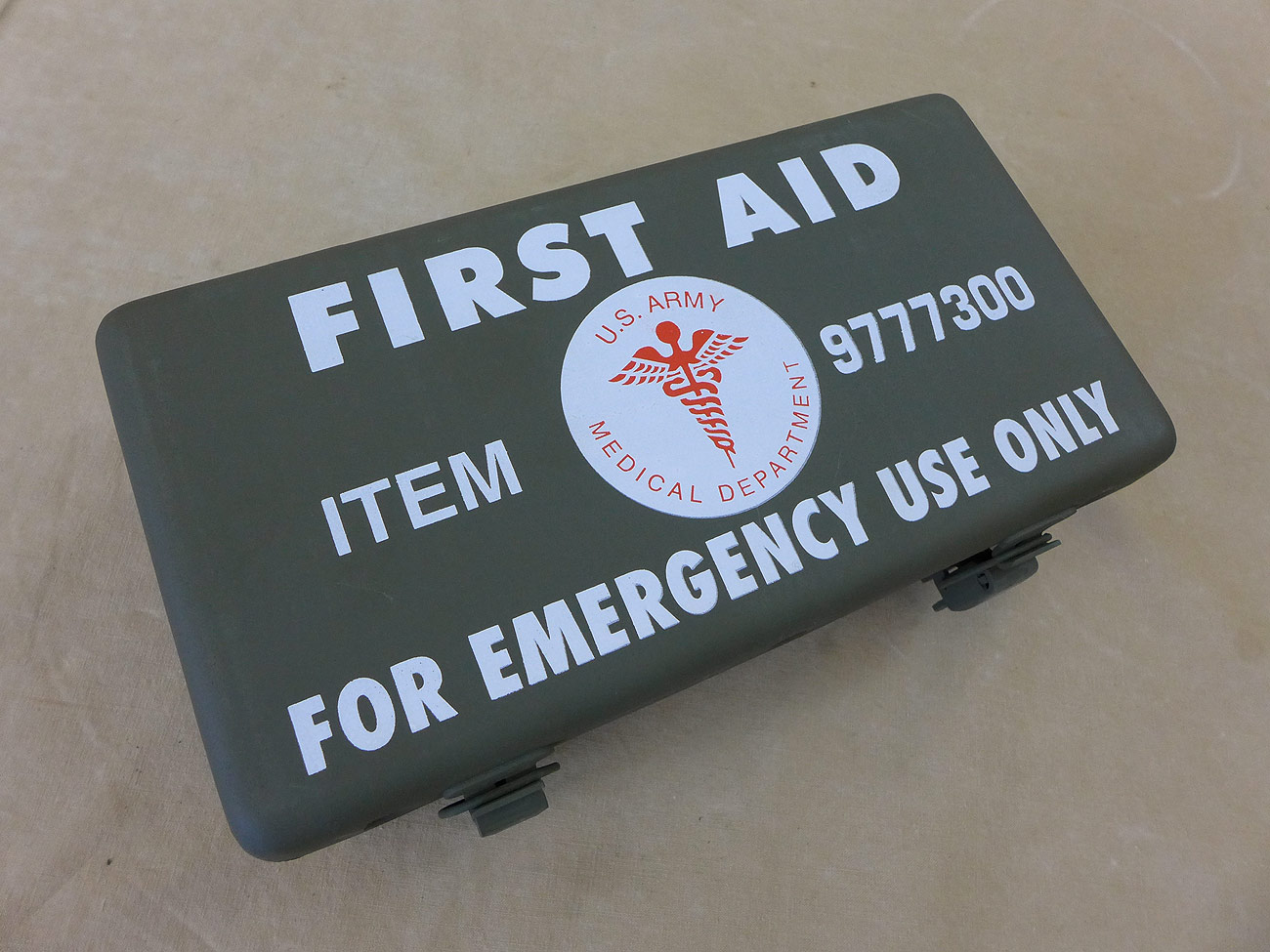 US ARMY First Aid Kit Box Emergency First Aid Kit empty Willys Jeep MB Ford GPW