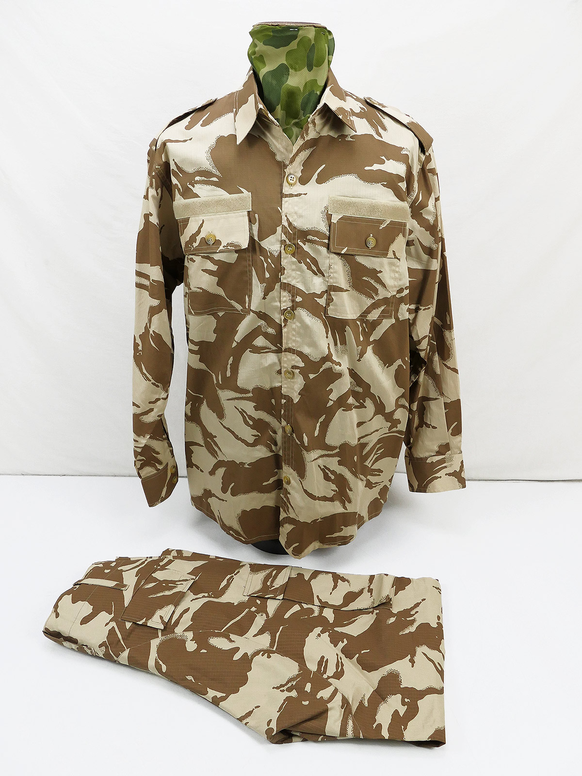 P1302815 Romanian. Army Desert Camouflage Uniform - Camouflage Jacket + Camouflage Pants / Field Shirt + Field Pants Romania