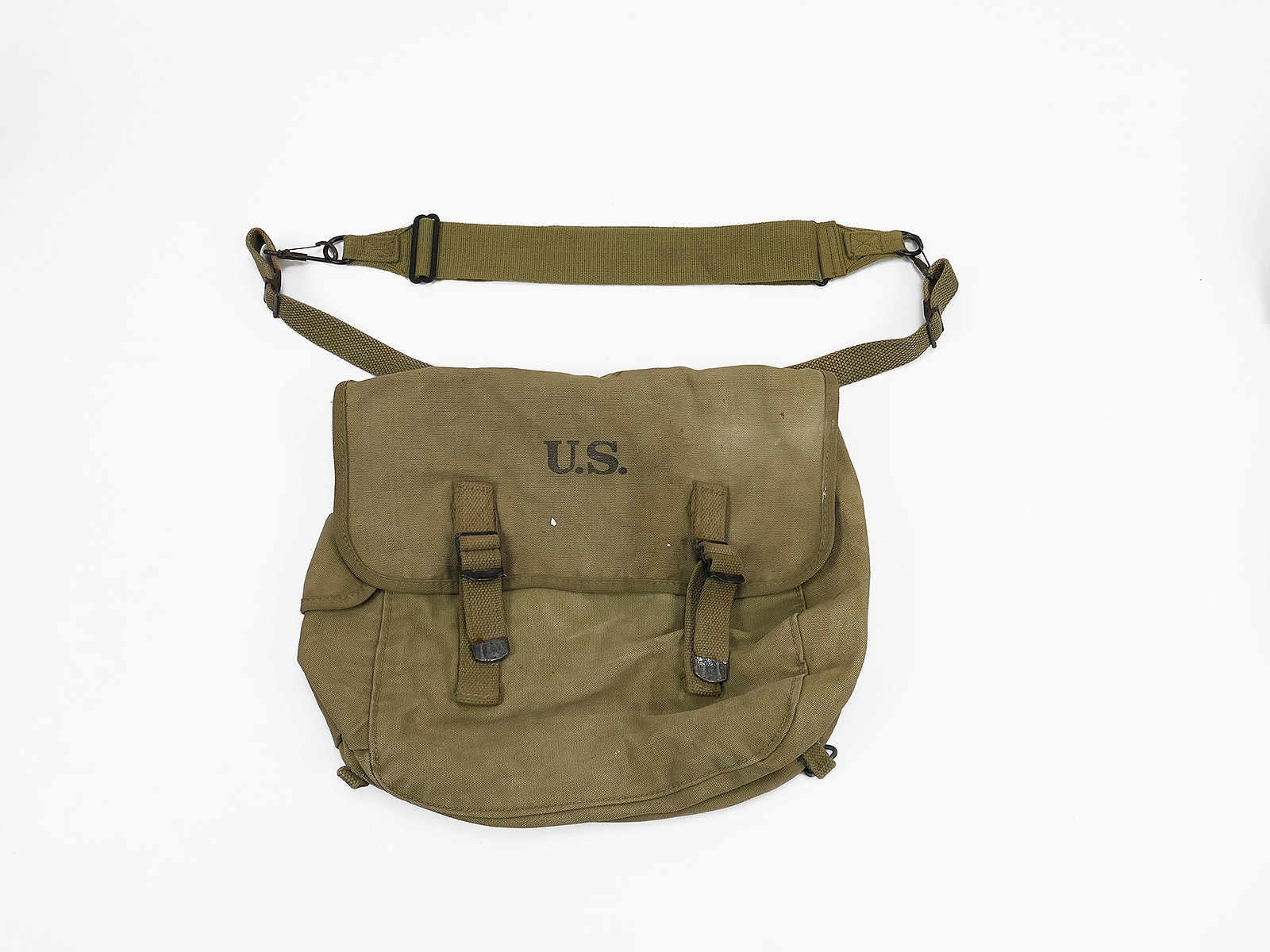 Original US Army WW2 Musette Bag M-1936 khaki / Collection: Battle-worn Normandy
