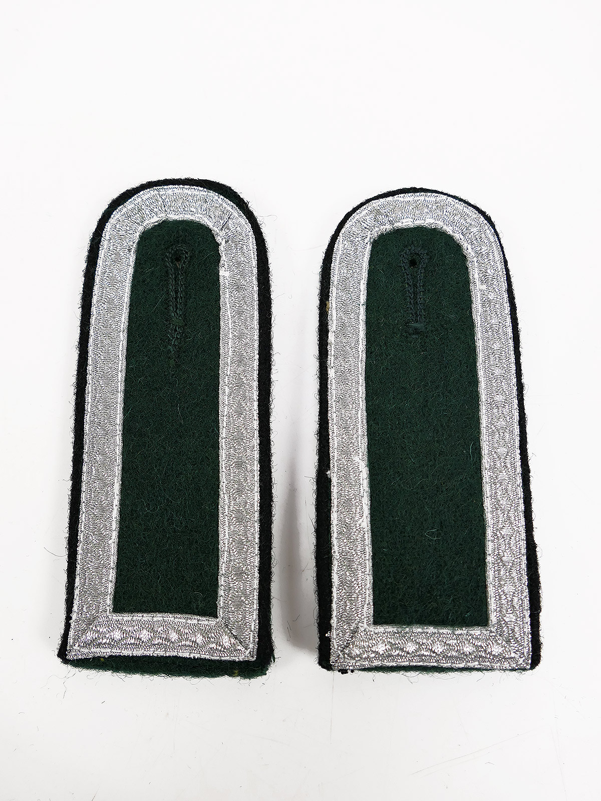 Wehrmacht M36 epaulettes for sergeants in the Engineer Corps, for the M1936 field tunic