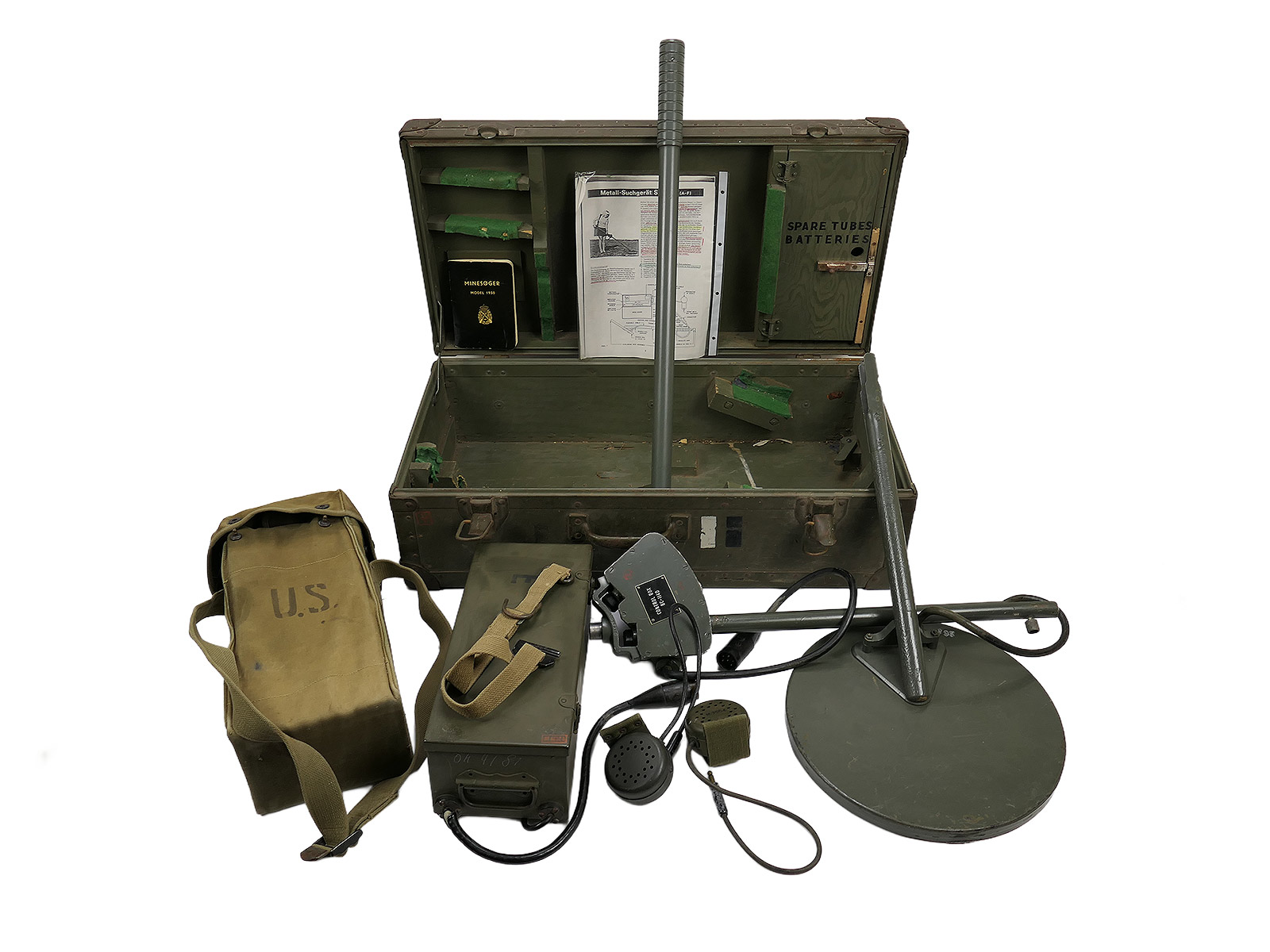 Original US Signal Corps metal detector in box