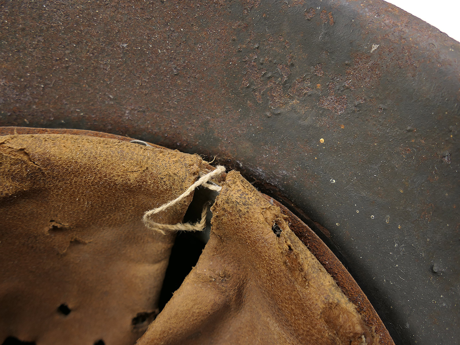Wehrmacht SD M42 steel helmet with helmet lining and chin strap – ORIGINAL FIND FROM A BARN