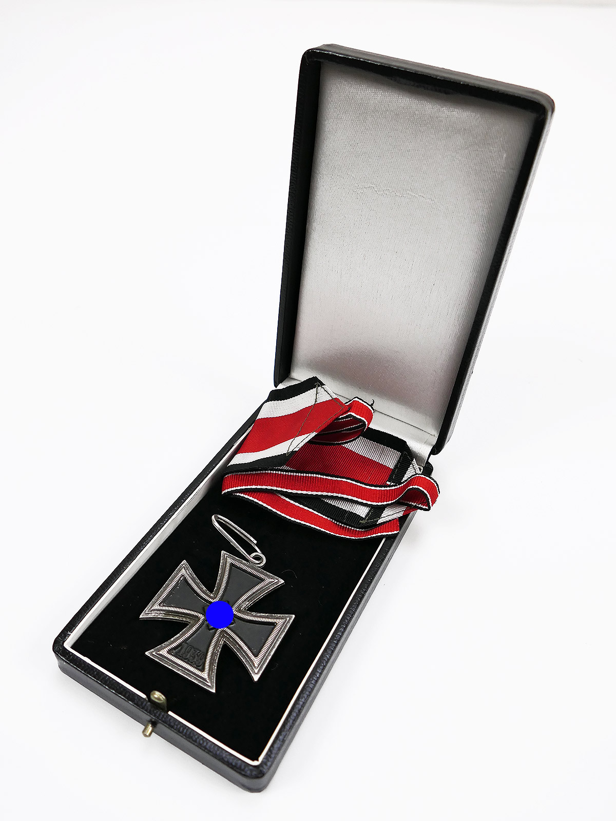 Set Wehrmacht Knight's Cross L/12 "800" with LDO case / award case and collar ribbon