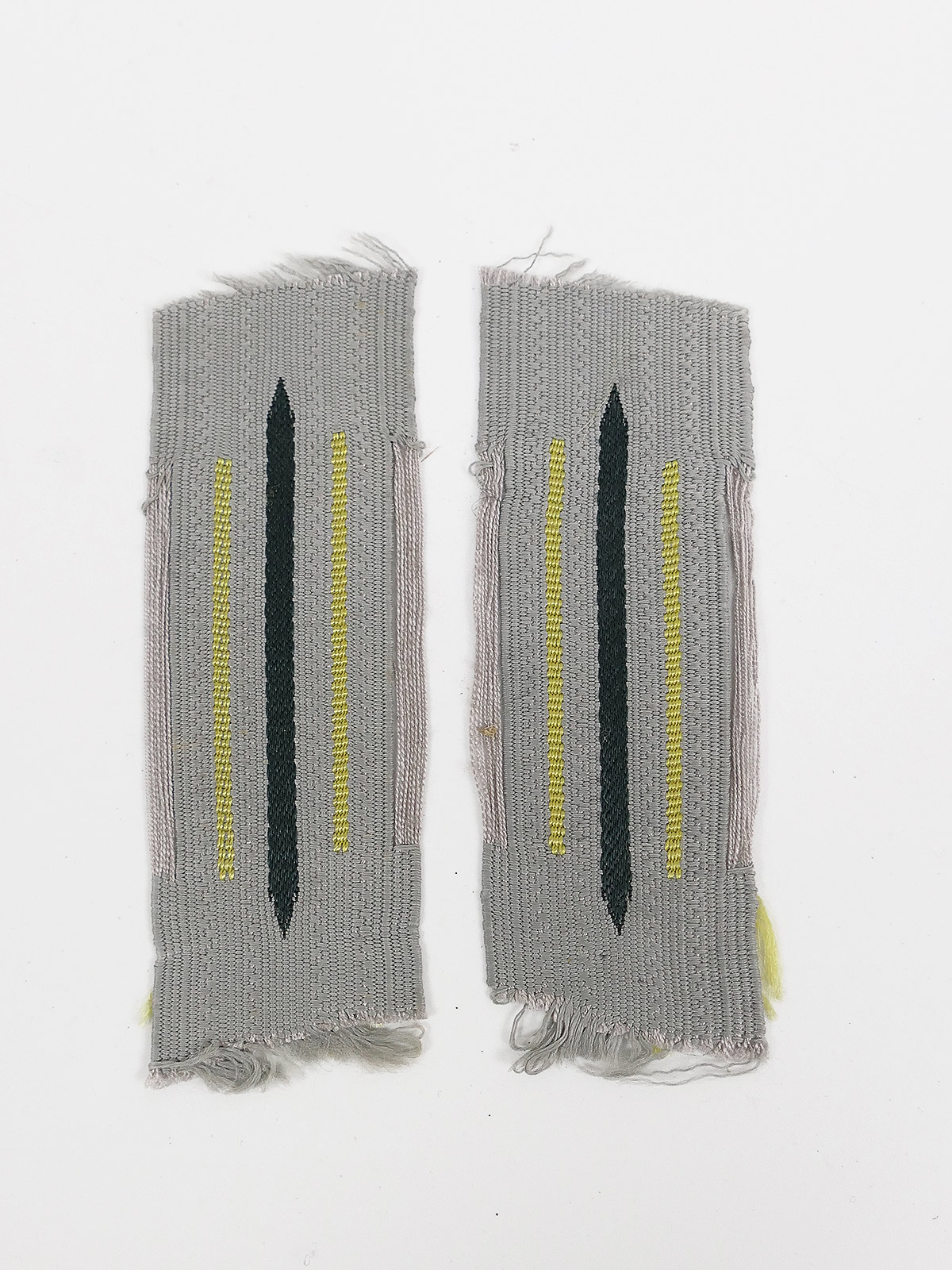 Wehrmacht pair of collar patches for the signal corps (lemon yellow)