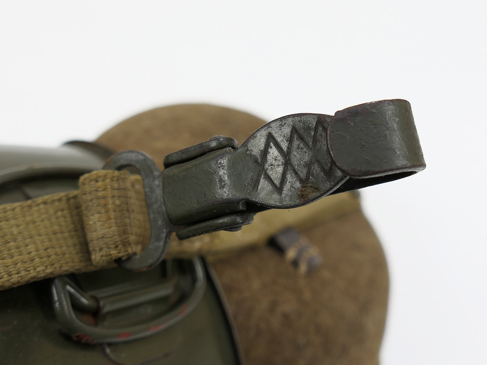 Wehrmacht MN42 canteen with steel cup – TOP COLLECTION, BATTLE-WORN