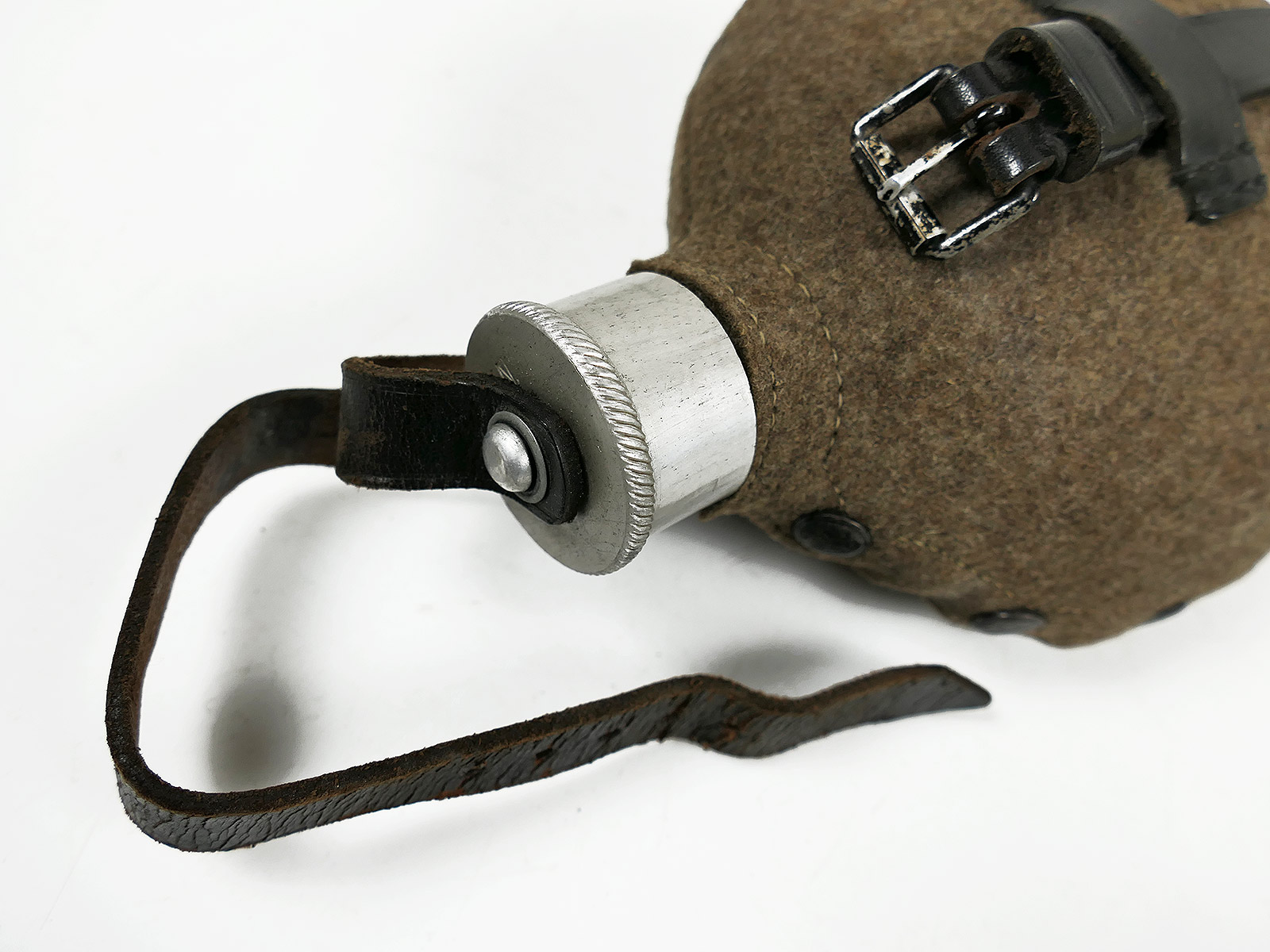 Wehrmacht SKN39 canteen with aluminium cup – COLLECTION BATTLE WORN