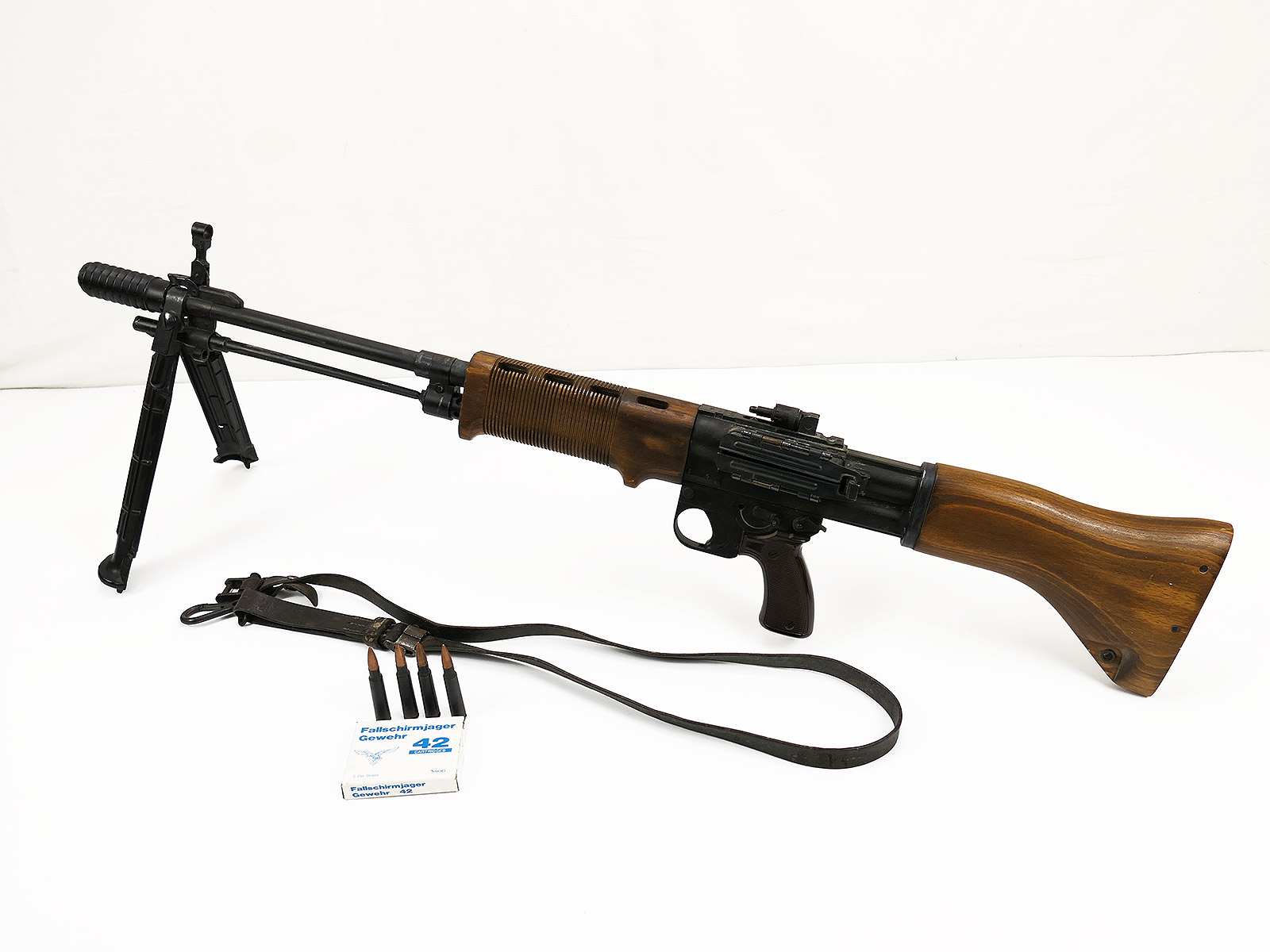 Wehrmacht paratrooper rifle SHOEI FG42 type 2 cal. 8x57 (model weapon) ser. No. 00286