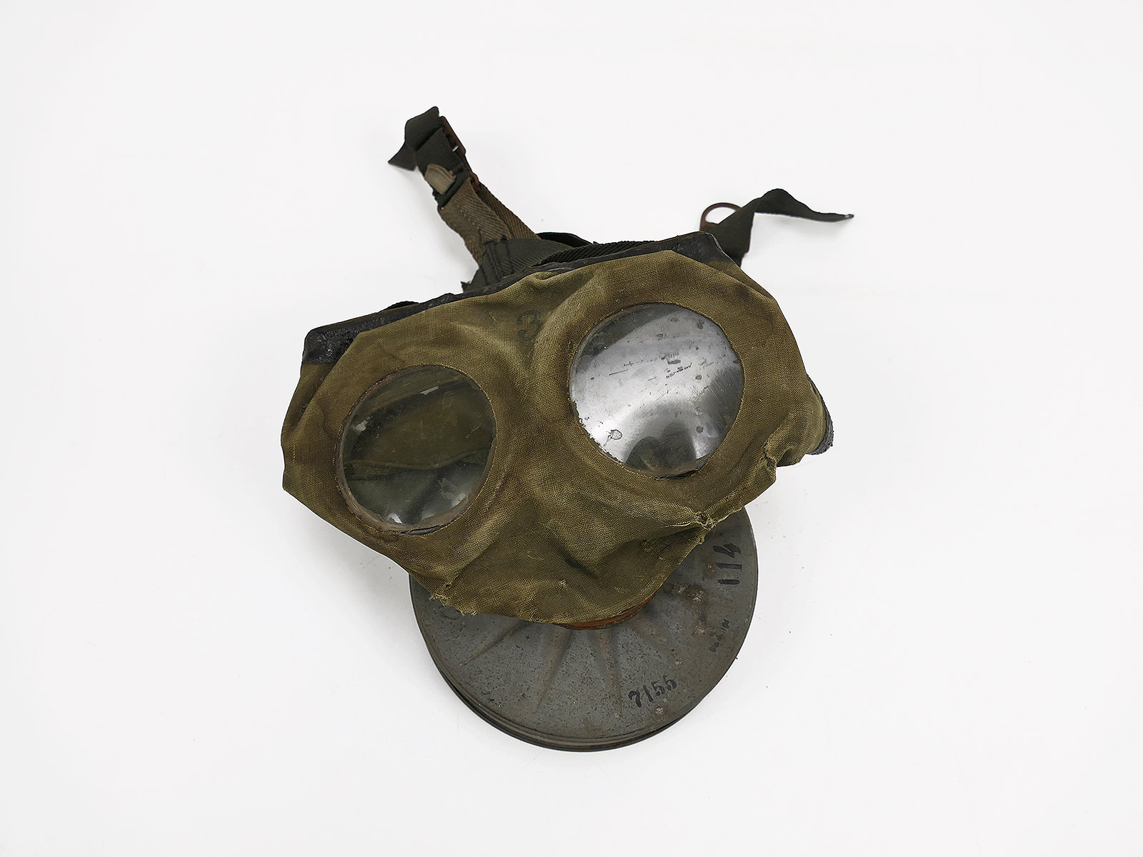 Wehrmacht Rare late gas mask M44 with filter 