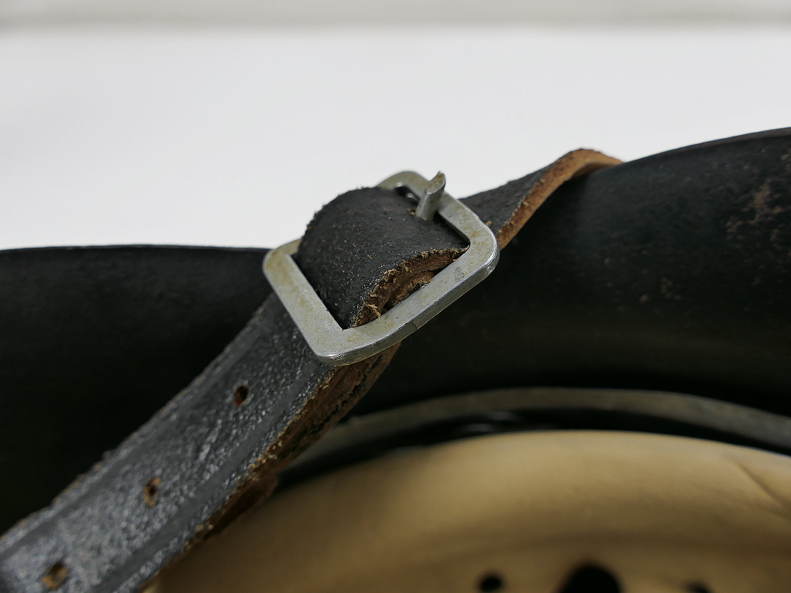 Original Luftwaffe M42 ET64 steel helmet with helmet lining and chin strap, size 57, BATTLE WORN