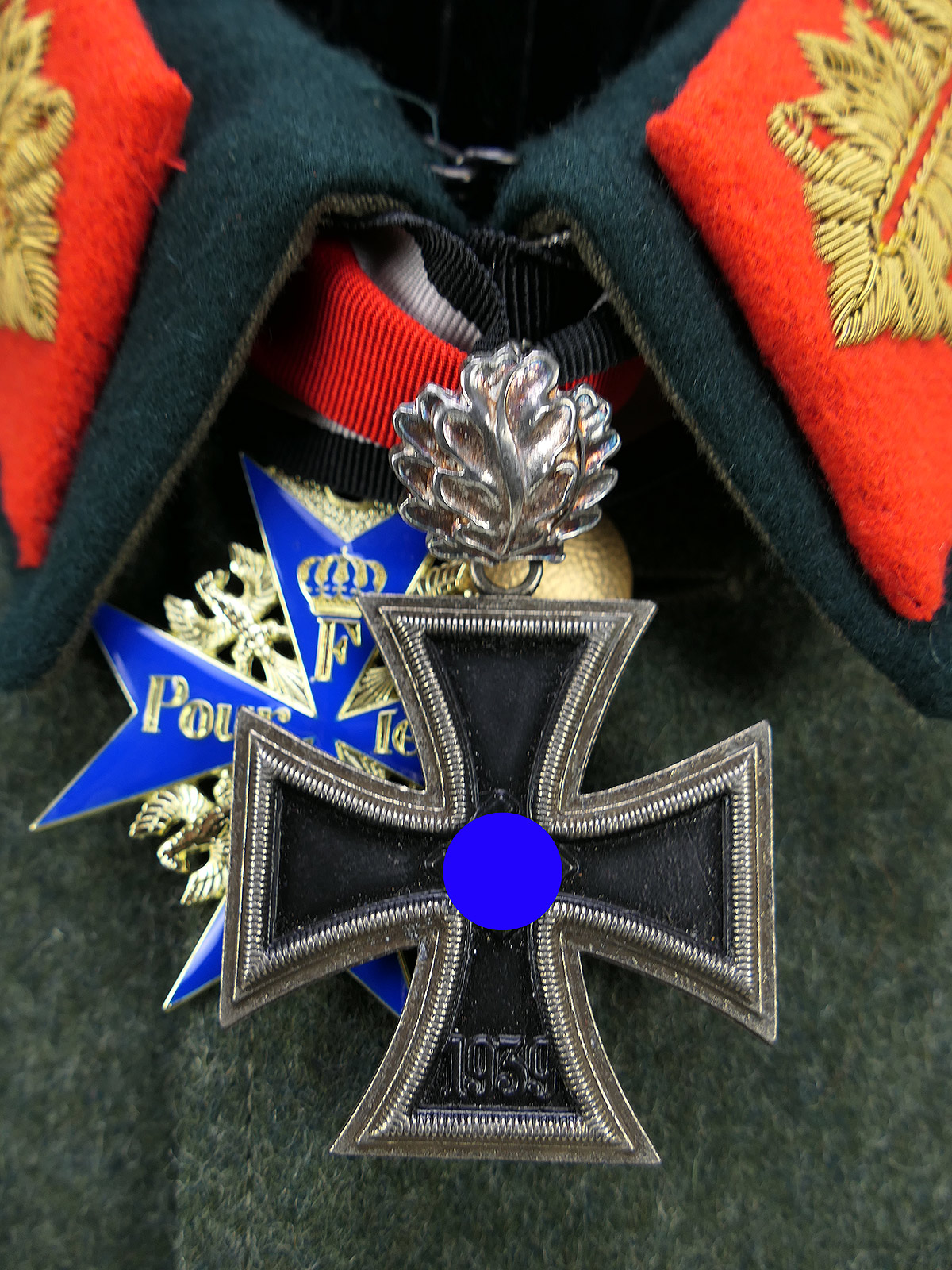 Wehrmacht M36 uniform field tunic, General’s Grade 54, with Knight’s Cross of the Pour le Mérite and the Spain Cross, worn