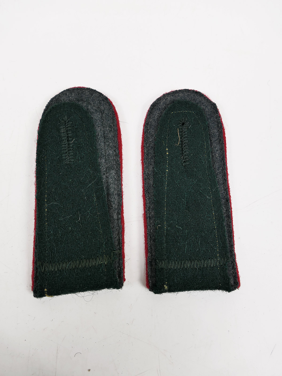Wehrmacht M36 epaulettes for an artillery sergeant’s M1936 field tunic