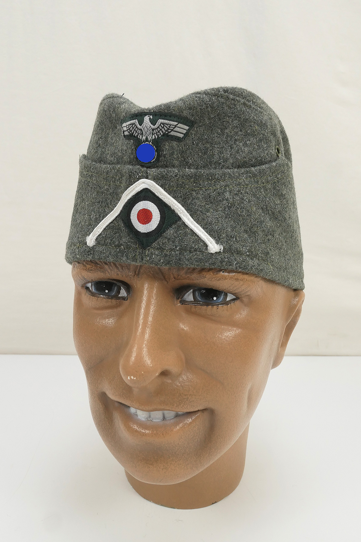 Wehrmacht M38 infantry shuttle with effects M36 cap eagle and cockade size 58