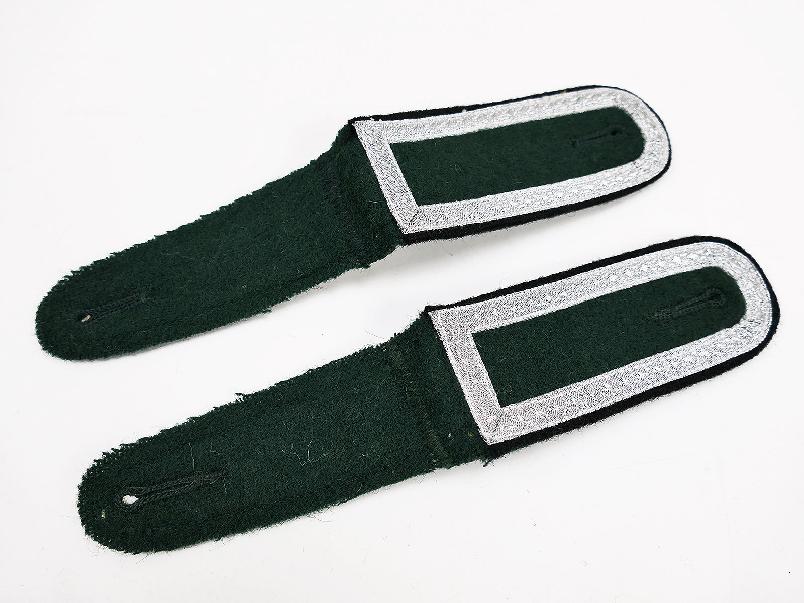 Wehrmacht M36 epaulettes for sergeants in the Engineer Corps, for the M1936 field tunic