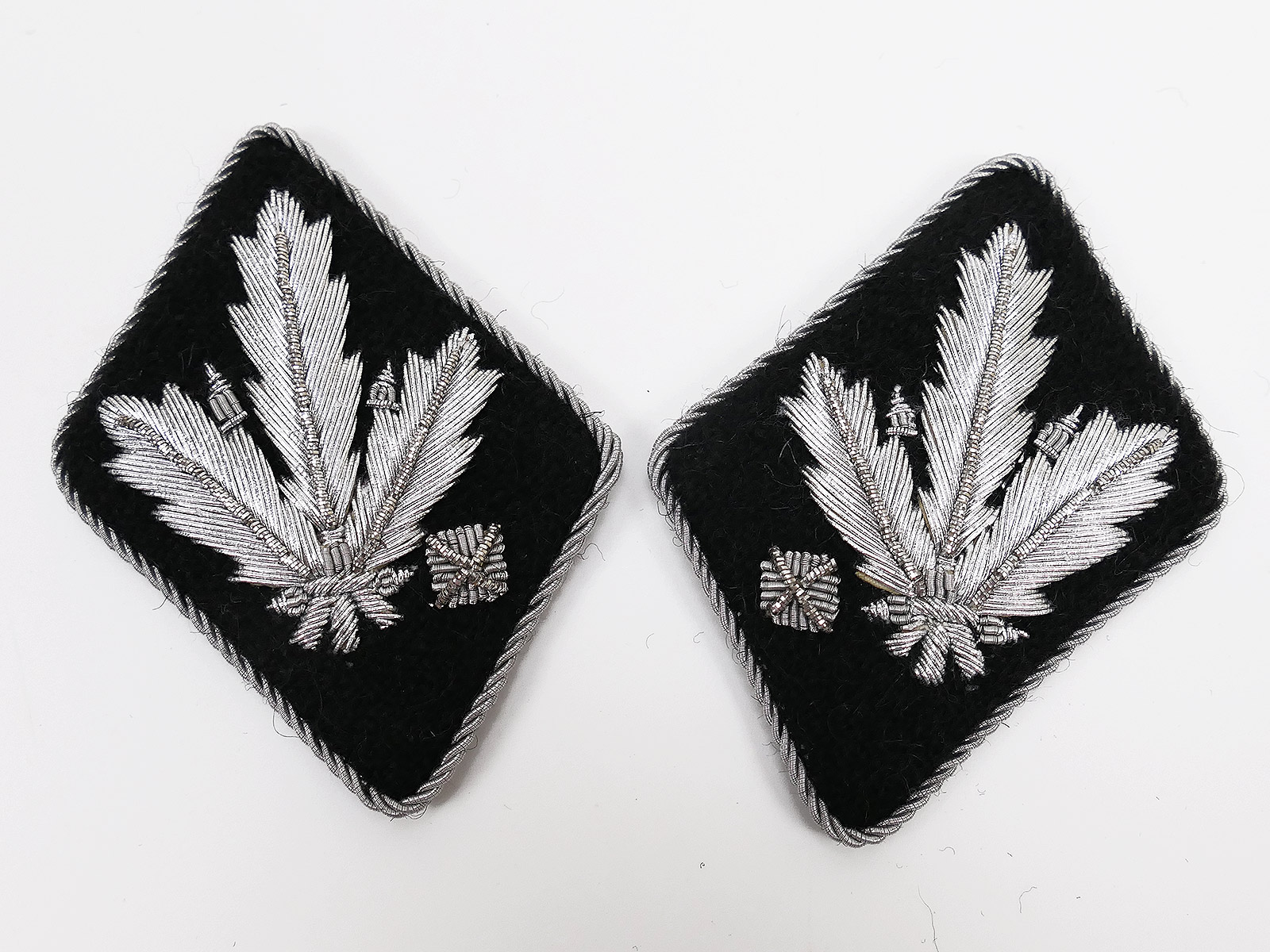 P1737982 SS rank insignia / collar patch Gruppenführer flat variant
