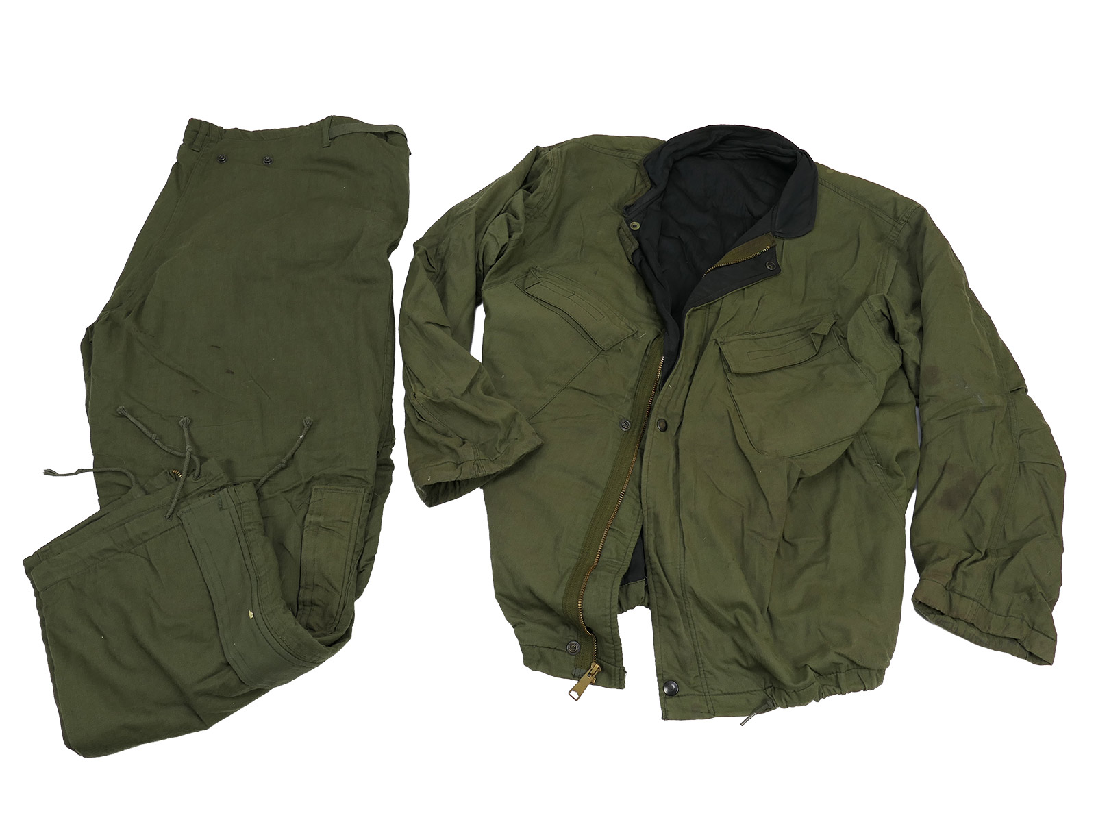Flea market box, 15kg: Miliaria military assortment – US Army bags, spare parts, clothing, equipment, caps – VIEW
