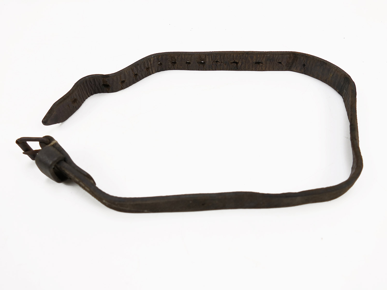 Wehrmacht cookware, manufacturer OHW 44, with leather strap – COLLECTION BATTLE WORN