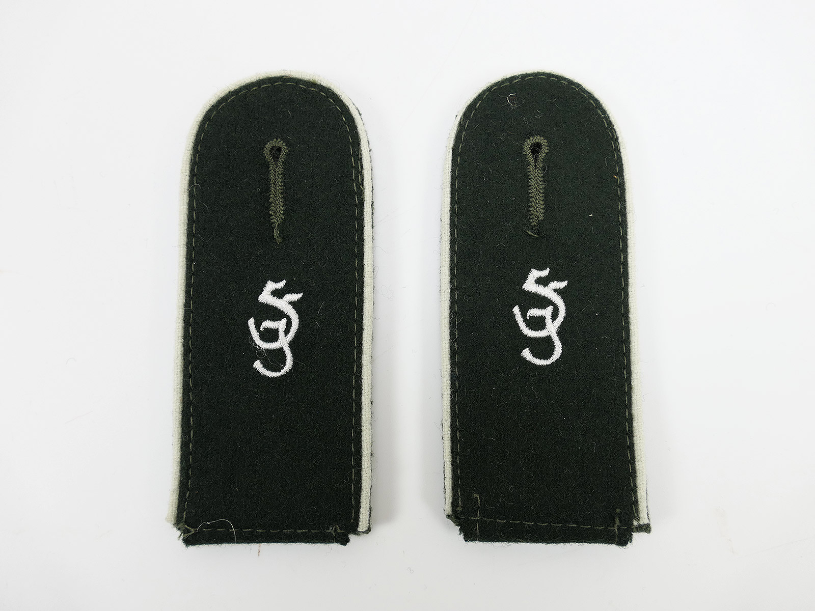 Pair of M36 epaulettes parachute infantry crew shoulder boards