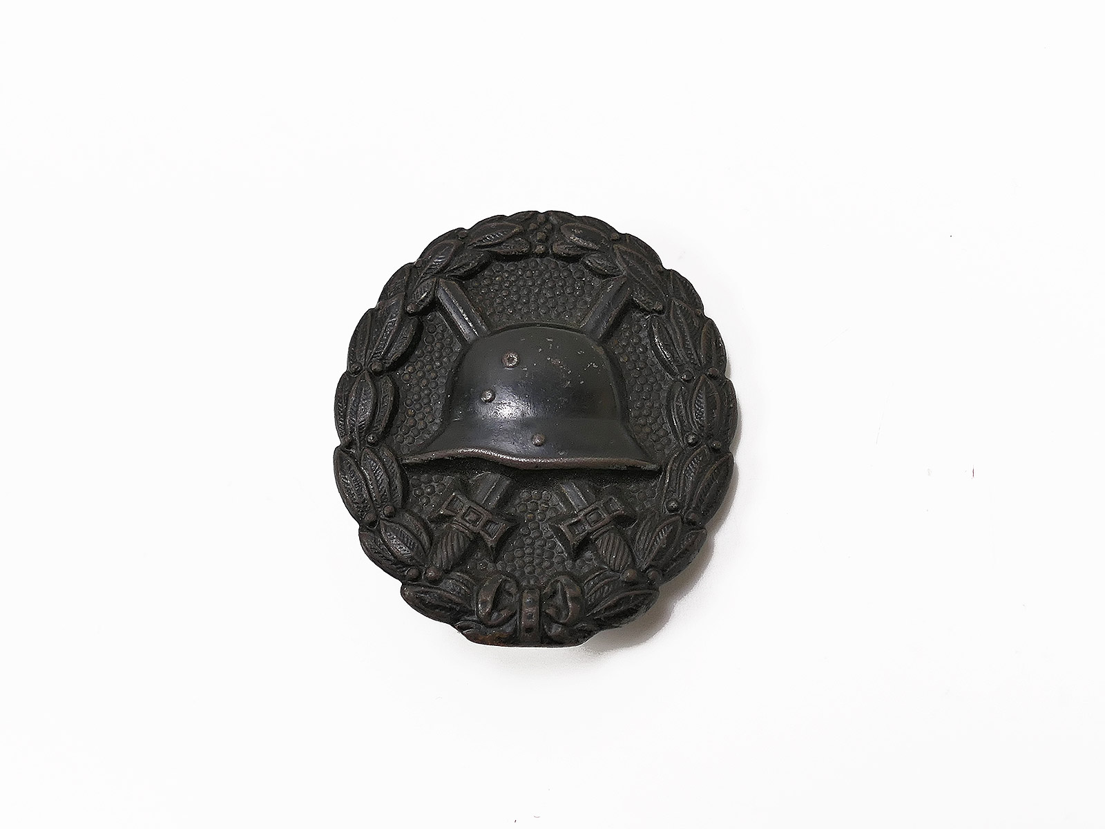 Original WWI Wound Badge, black, on a pin