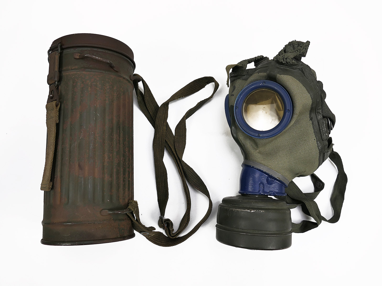 Wehrmacht original TOP gas mask 1944 filter FE42 (1945!) in gas mask box with original strapping