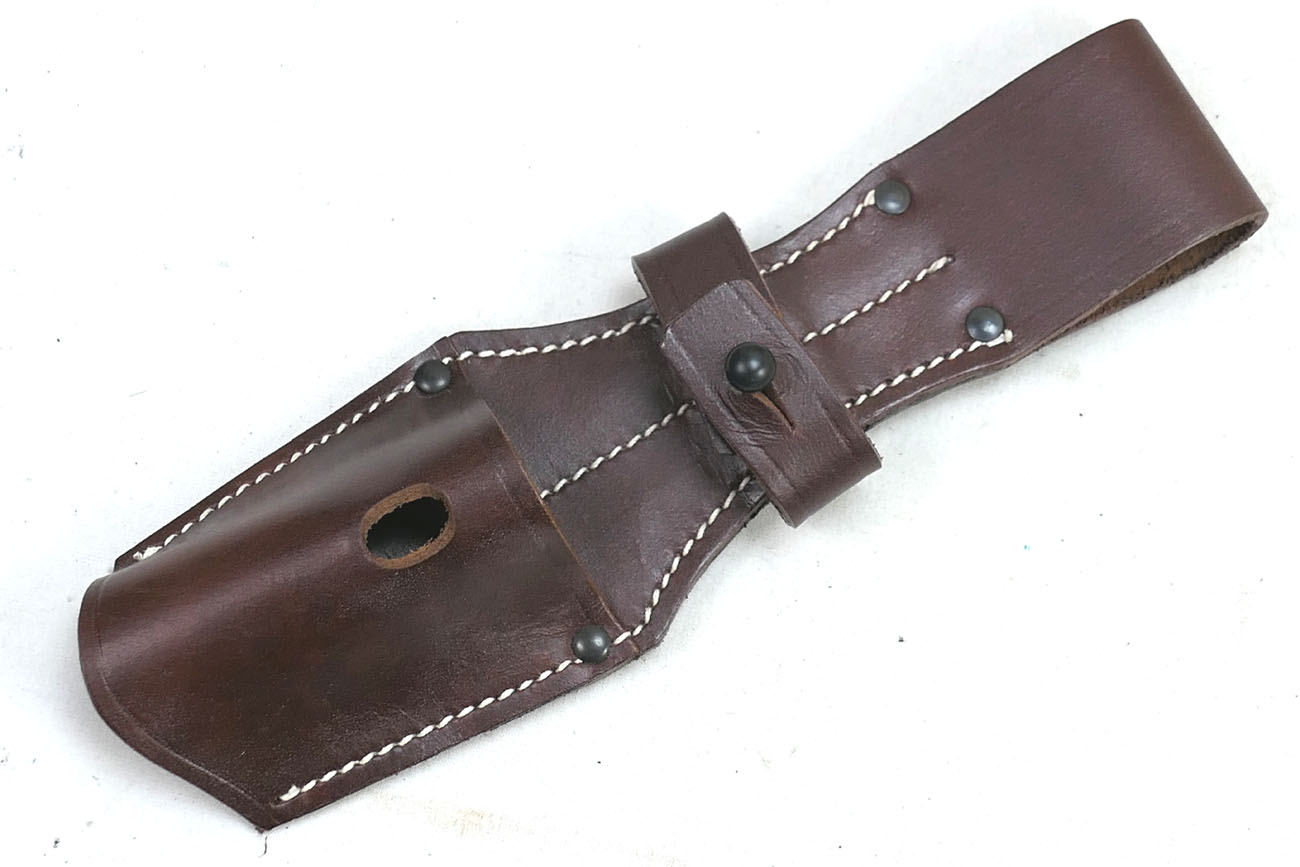 P1050088 WW2 Leather belt boot K98 G98 bayonet brown 1941 / bayonet frog