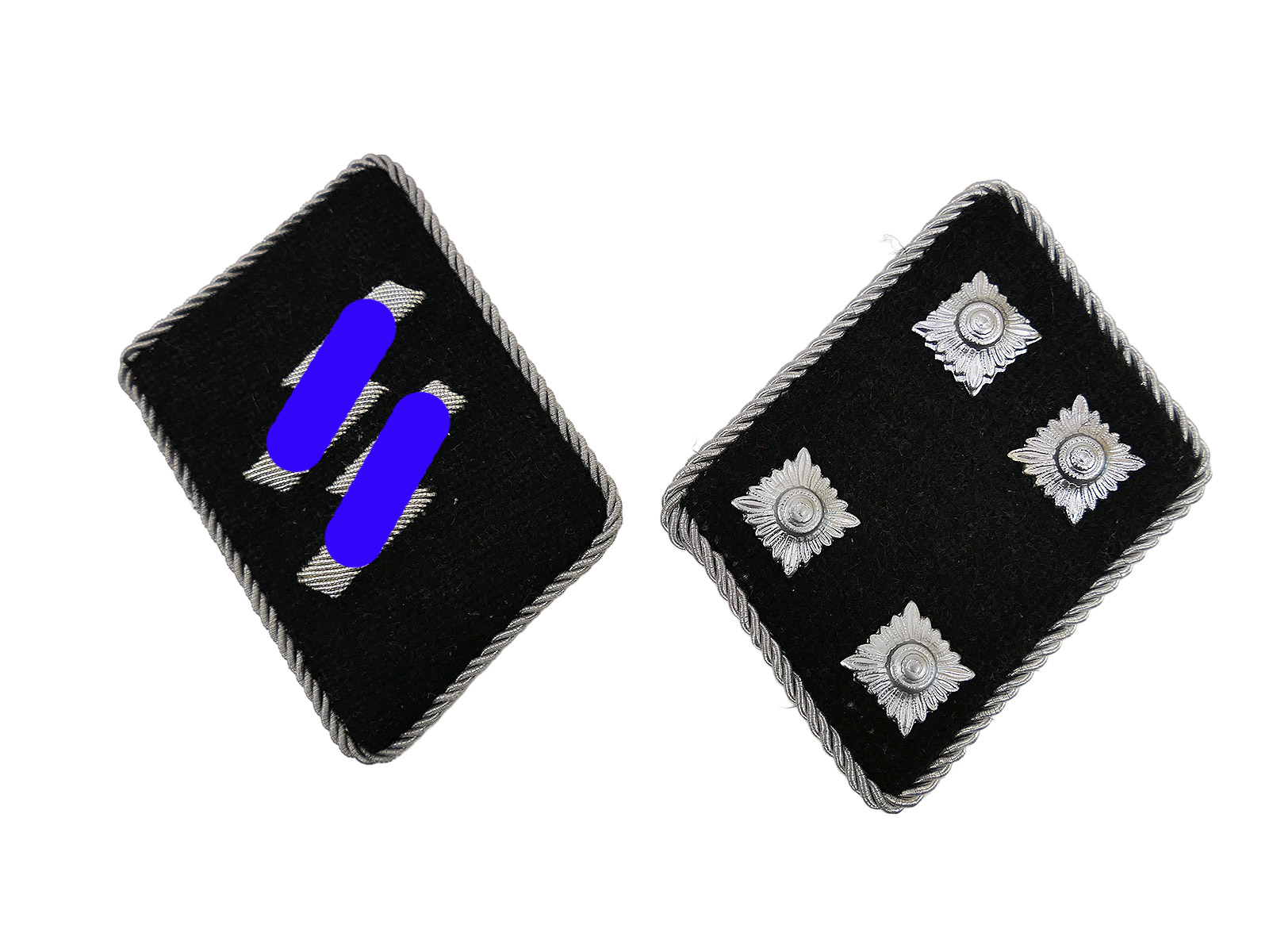 Pair of SS rank insignia / collar badges: Sturmbannführer / Major – flat design –