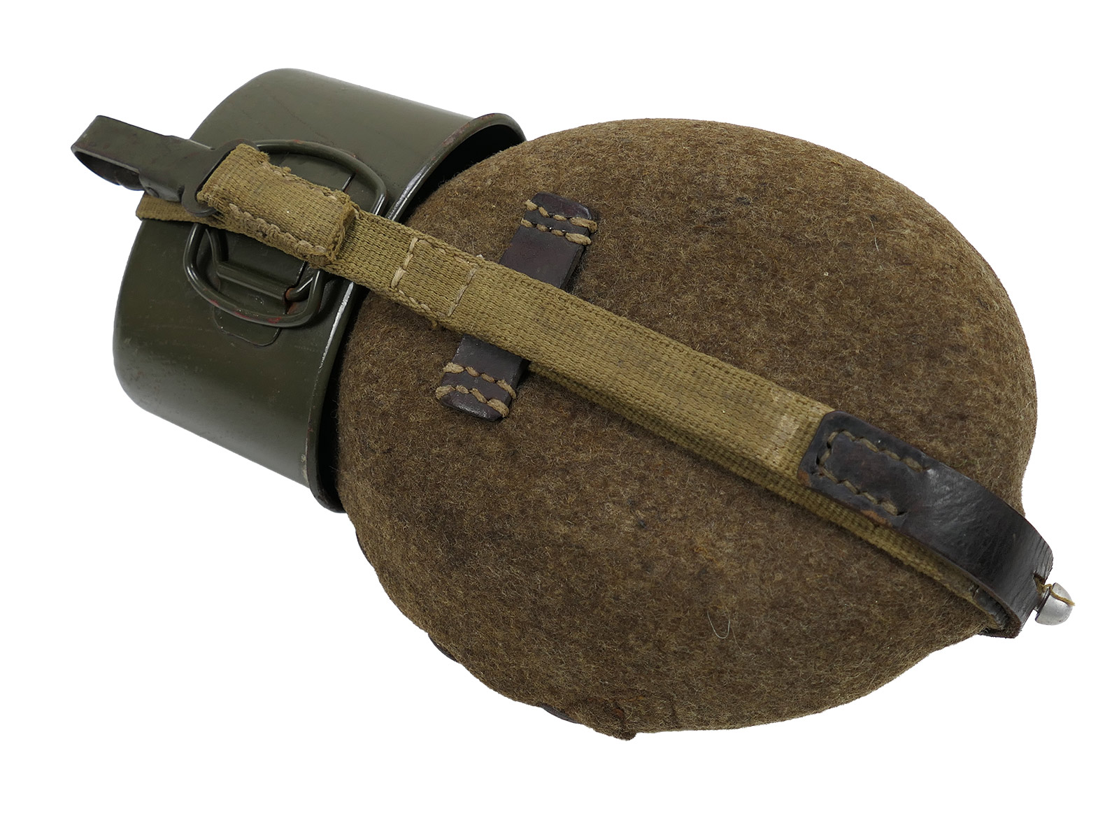Wehrmacht MN42 canteen with steel cup – TOP COLLECTION, BATTLE-WORN
