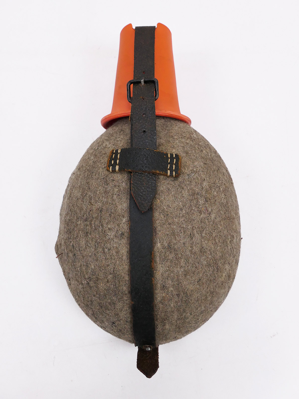 P1202399 Wehrmacht water bottle SMM43 steel with orange cup from collection