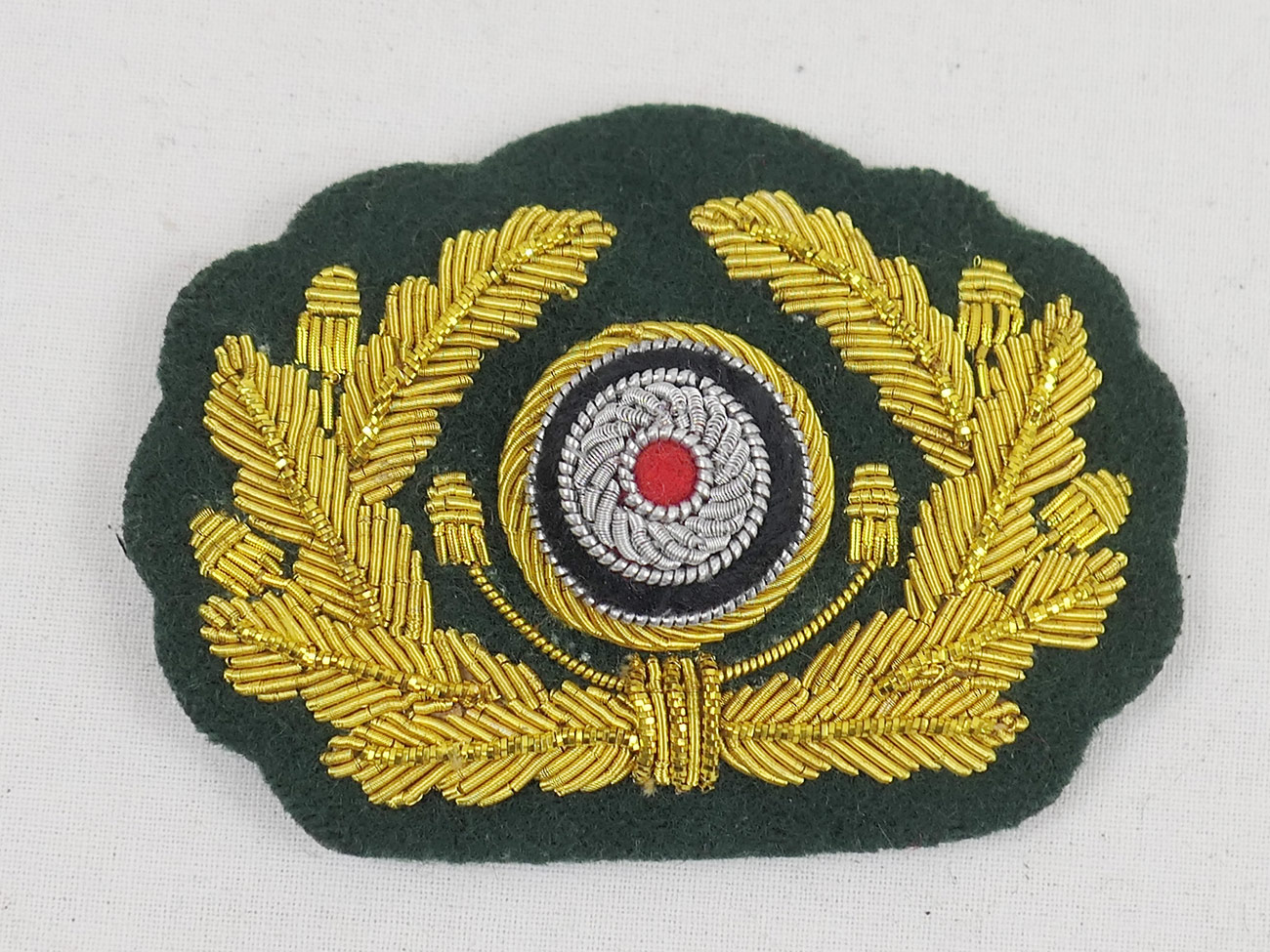 cockade for peaked cap hand embroidered / gold-coloured / version for General / on M36