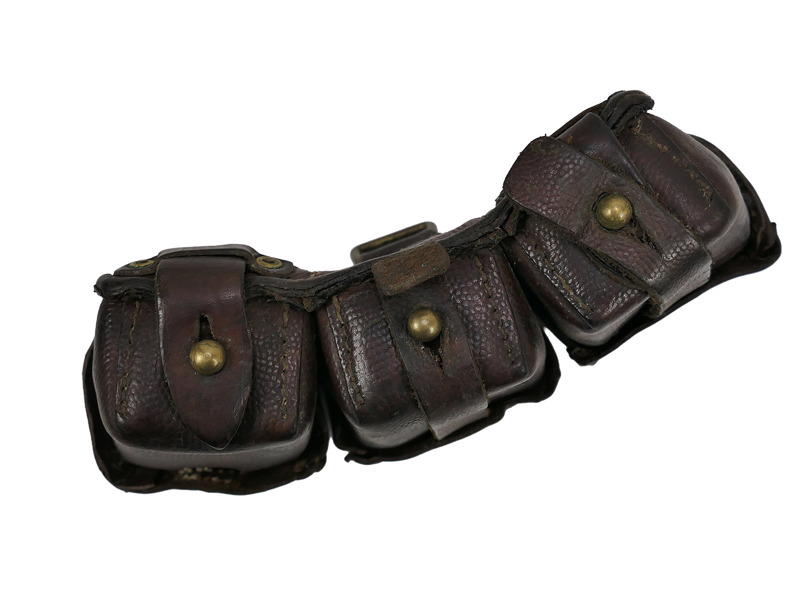 WW1 Original WW1 Cartridge Pouch 1914 – 1 fastening strap missing – COLLECTION BATTLE WORN