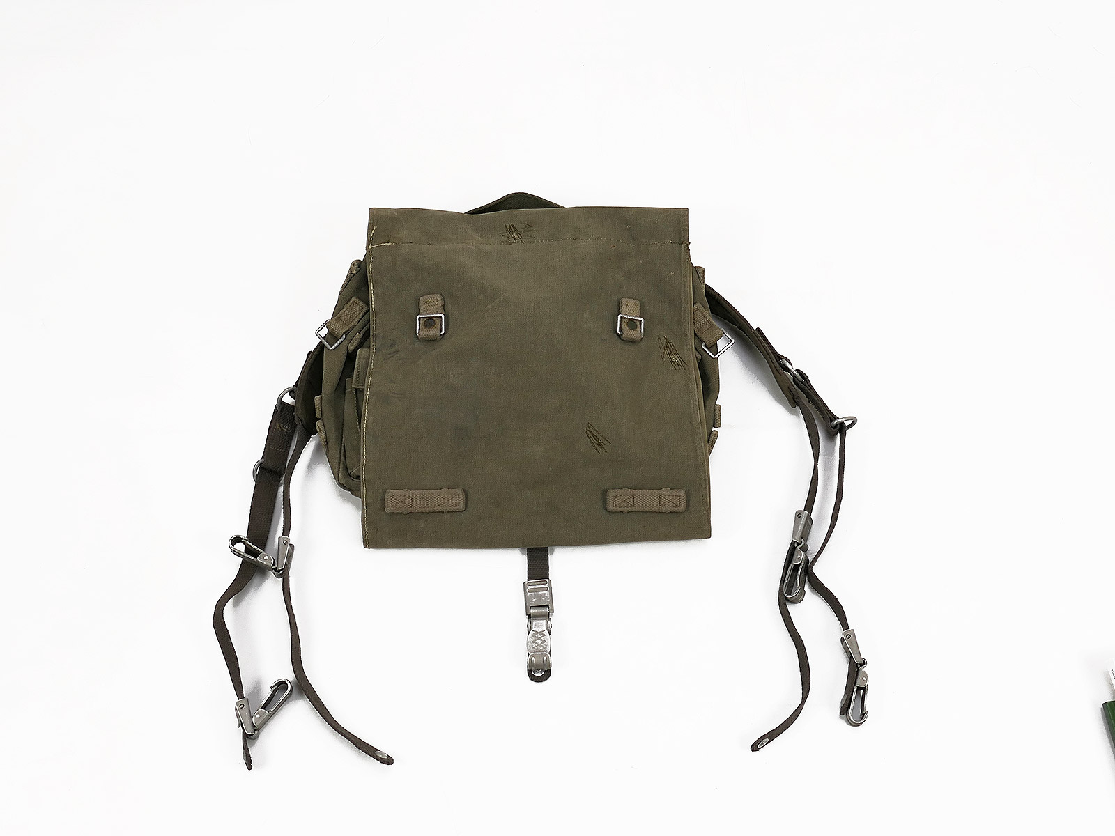 SET: Original Bundeswehr early combat bag with belt-mounted carrying frame, 1950s–1960s, COLLECTION
