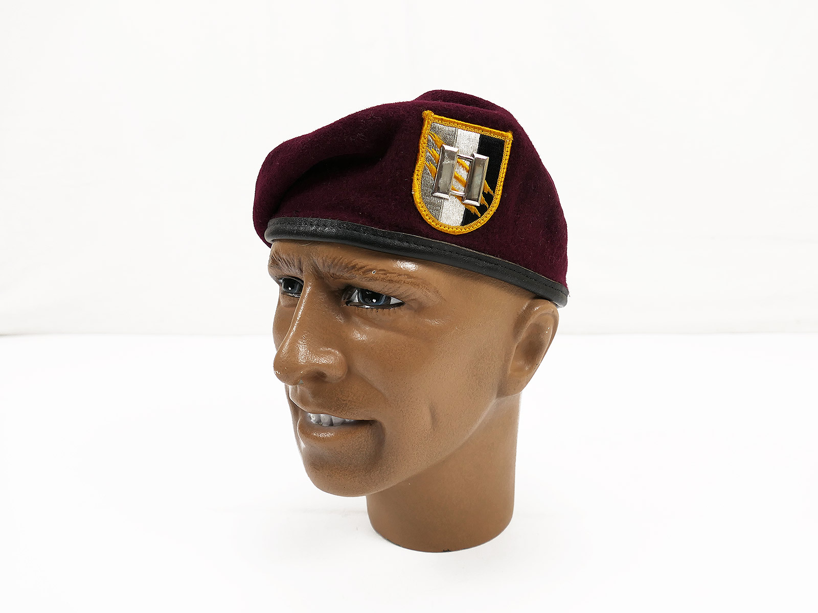 US Army Bordeaux Beret 1st Special Forces Command Airborne Beret with metal badge
