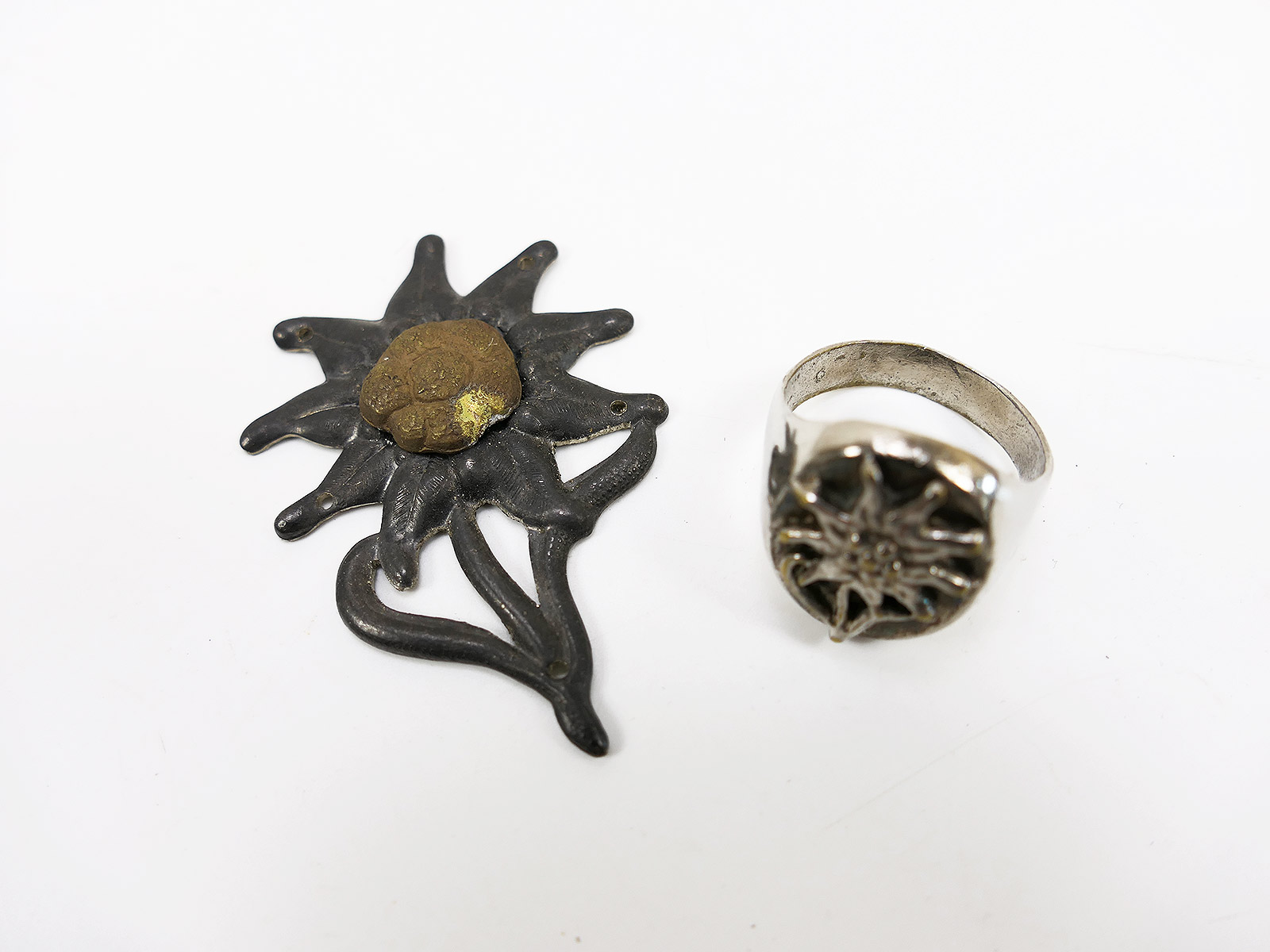 Mountain Infantry Edelweiss Cap Badge, Metal, Multi-piece, Mountain Cap + Ring, Traditional Ring 20mm