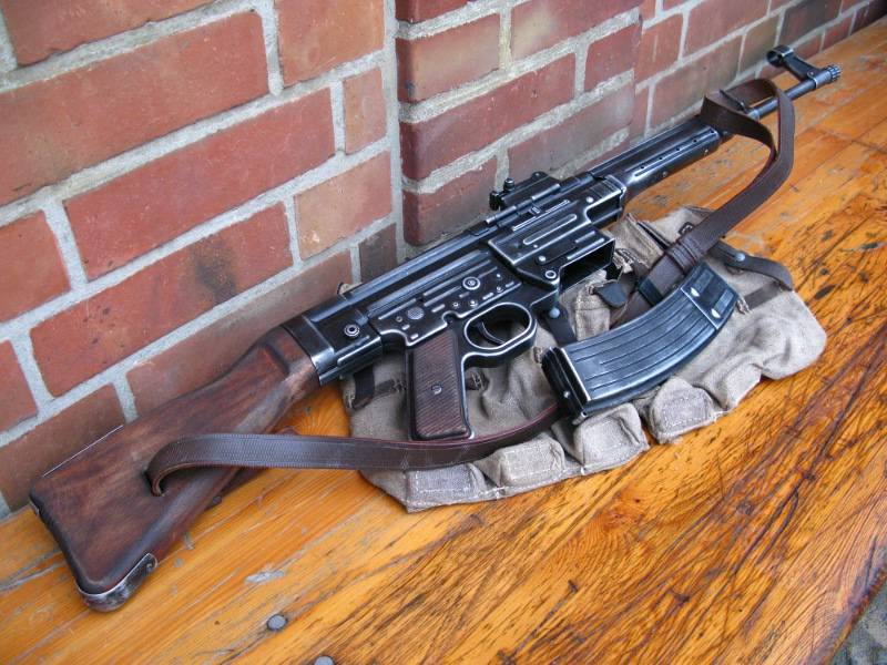 WW2 Wehrmacht Assault Rifle 44 Stgw MP44 STGW44 Deco Model Film Weapon ANTIK
