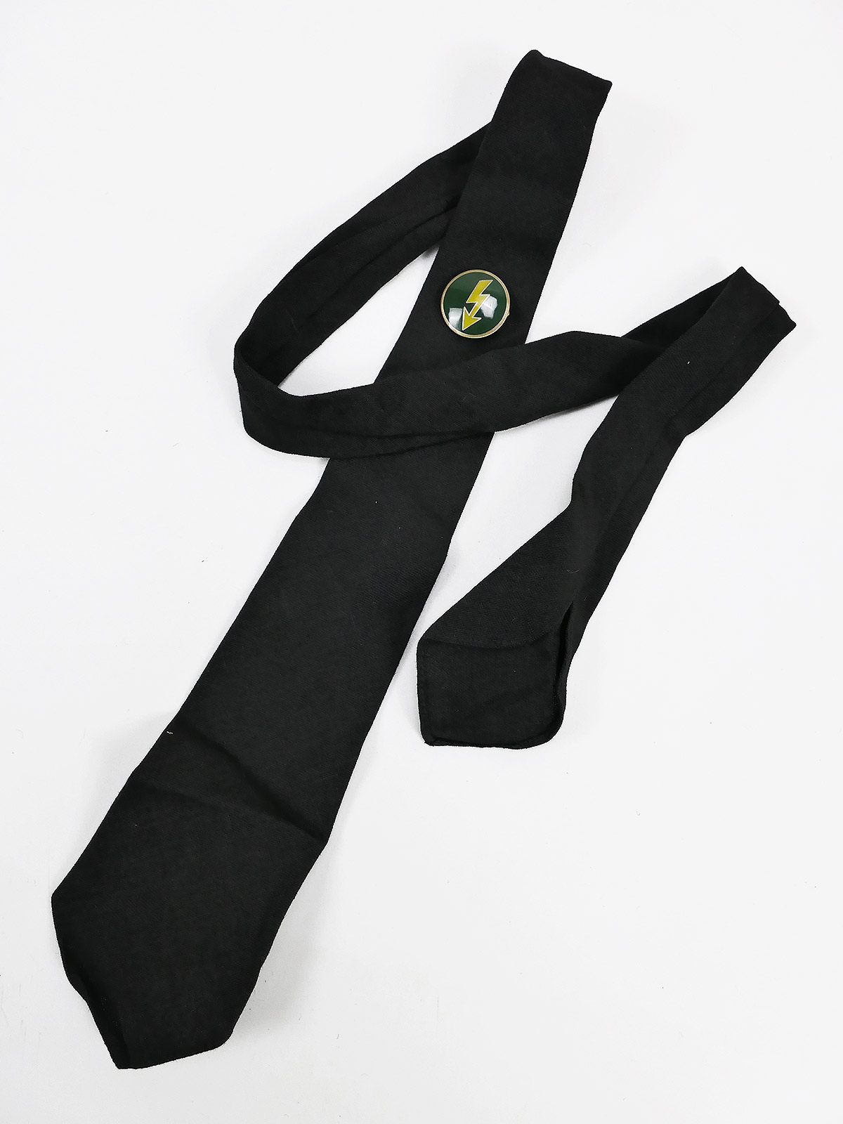 Wehrmacht Blitzmädchen Nachrichtenhelferin Funkerblitz enameled badge with black tie