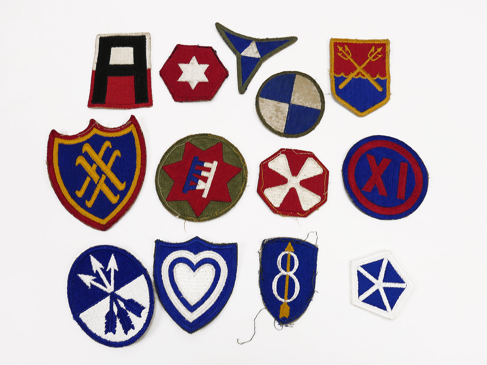 Lot #2 US Army WW2 Insignia, Badges and Uniform Patches – 13-piece collection 